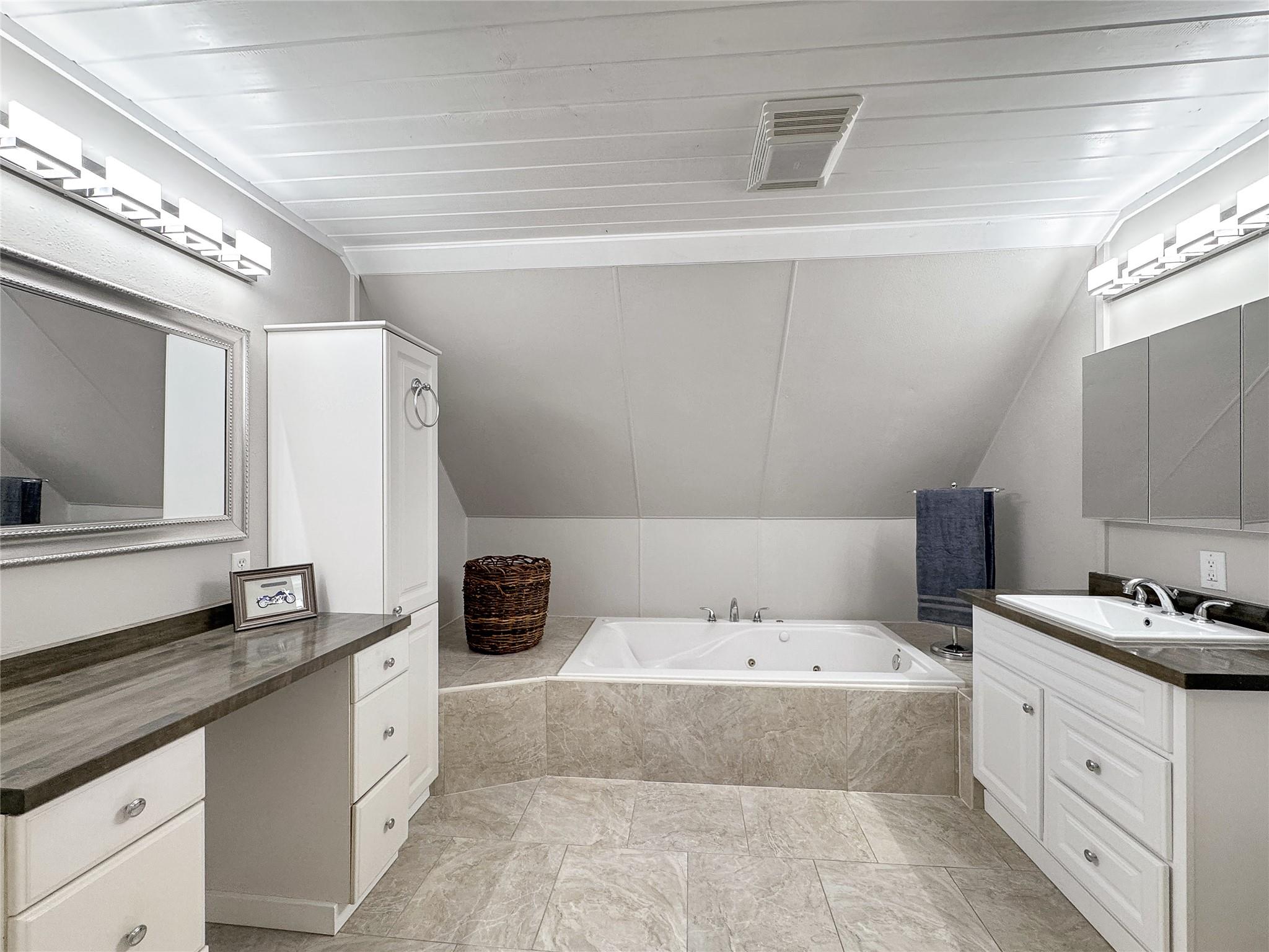 209 Lake Forest Frst, Canyon Lake, TX 78133