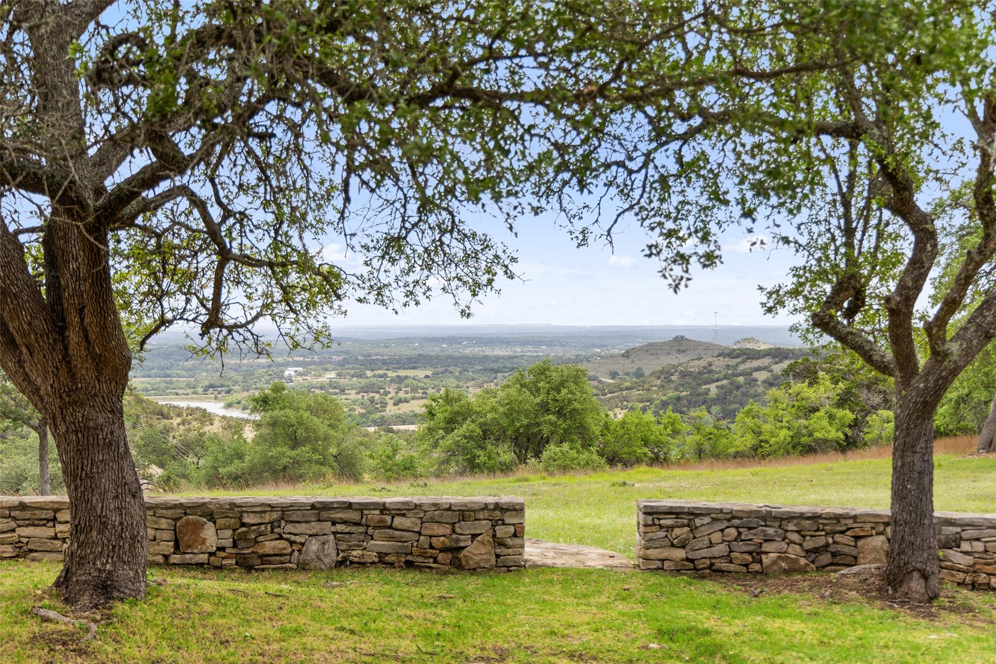 1519 Brushy Top Trl, Blanco, TX 78606