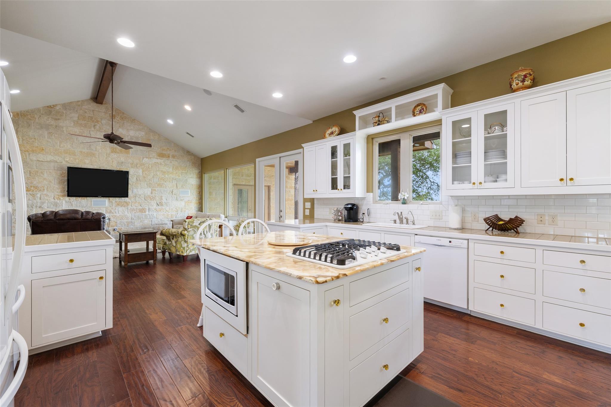 1519 Brushy Top Trl, Blanco, TX 78606