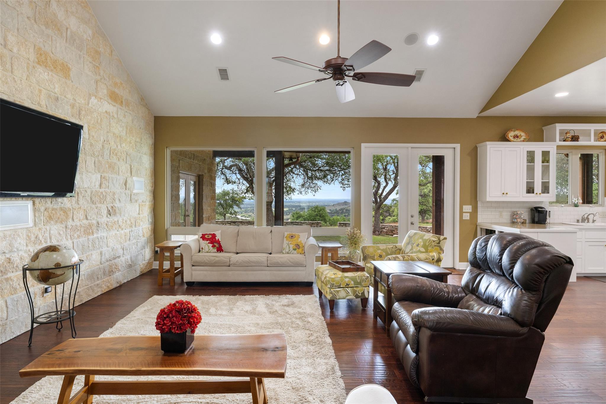 1519 Brushy Top Trl, Blanco, TX 78606