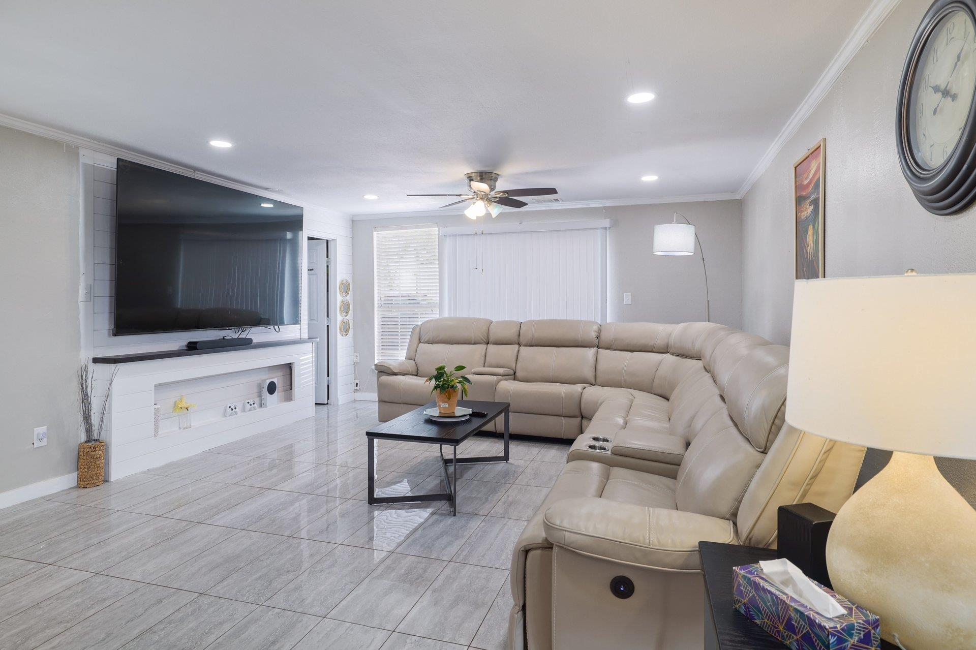 5902 N Main St N, Taylor, TX 76574
