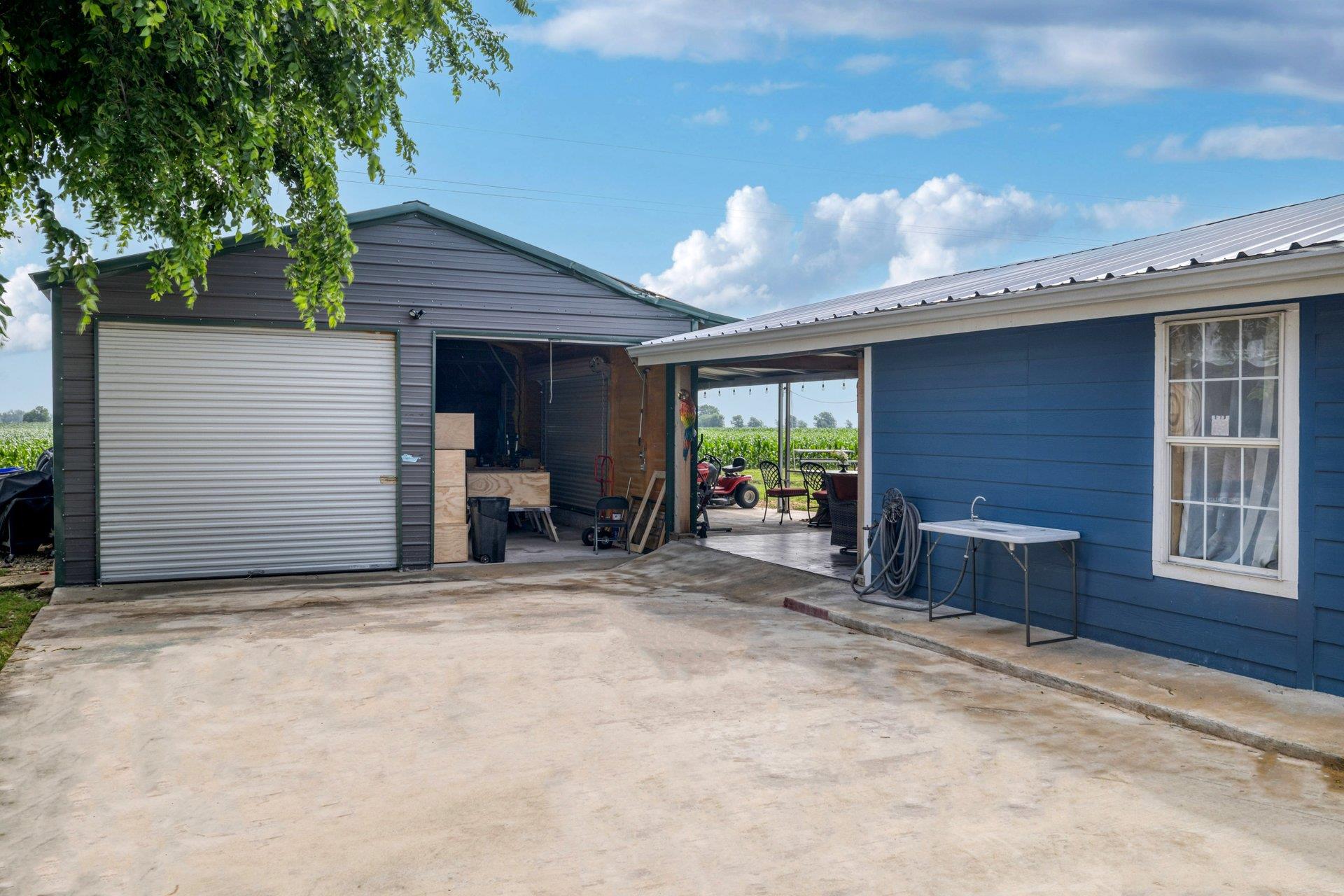 5902 N Main St N, Taylor, TX 76574