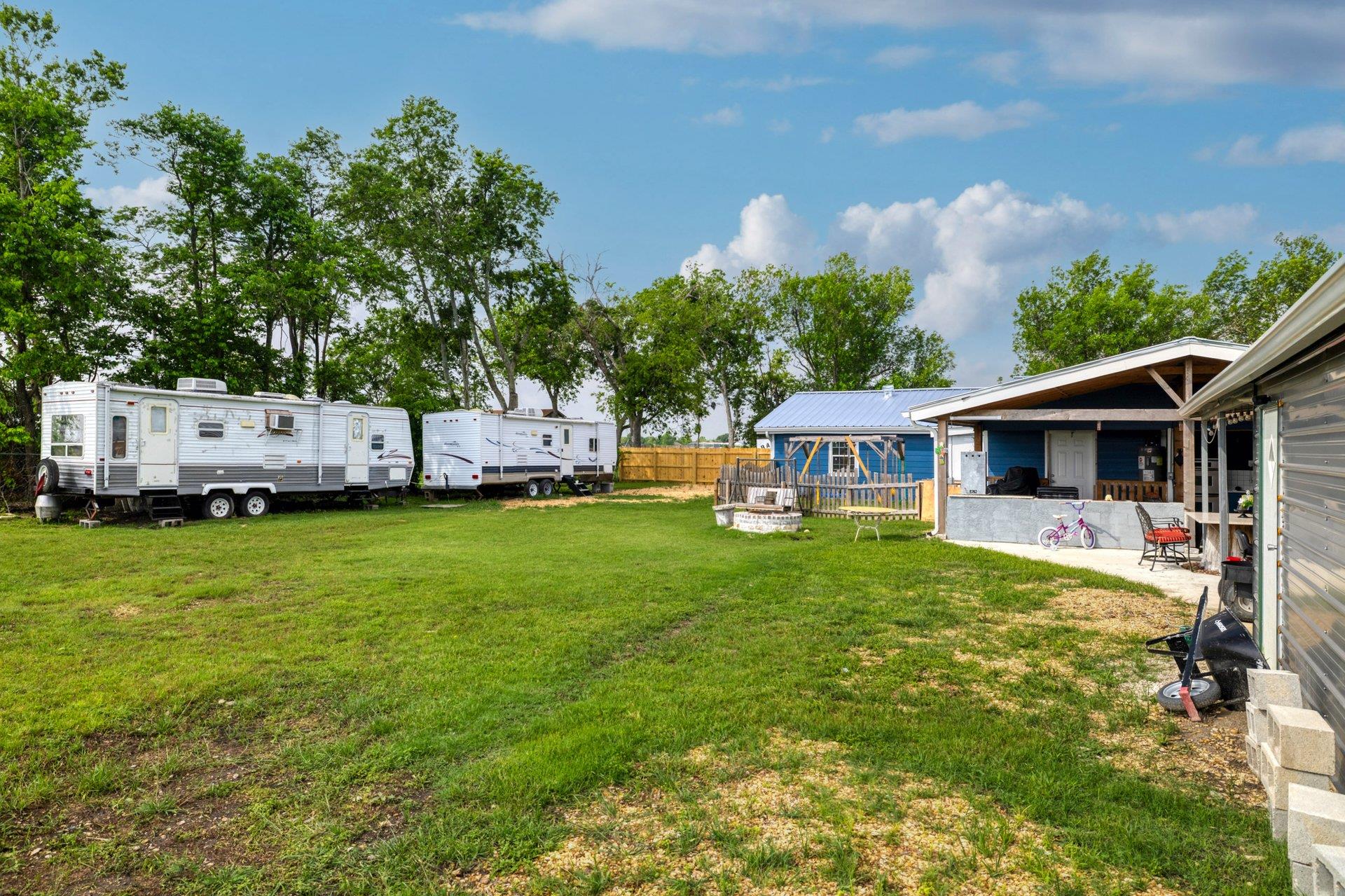 5902 N Main St N, Taylor, TX 76574