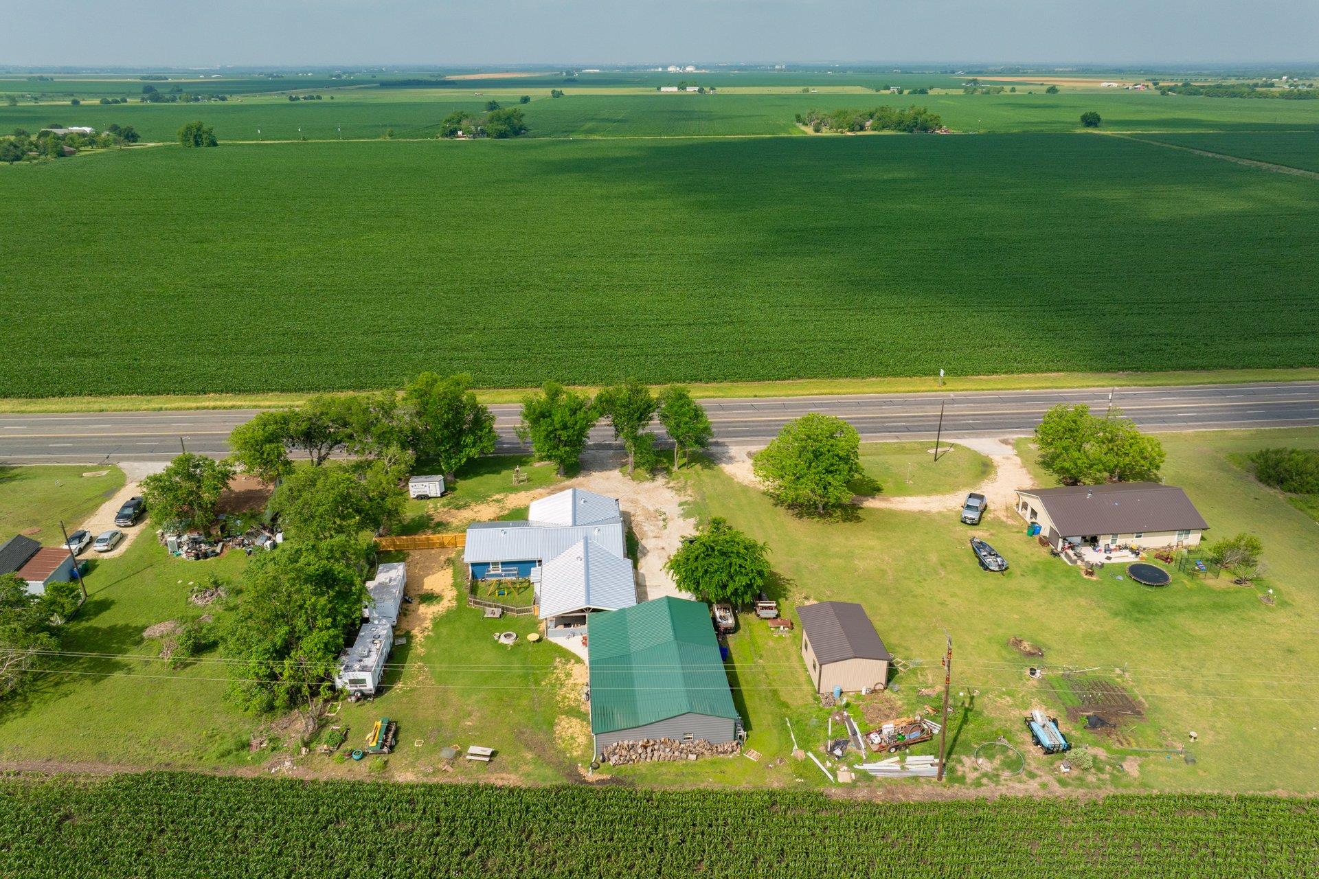 5902 N Main St N, Taylor, TX 76574