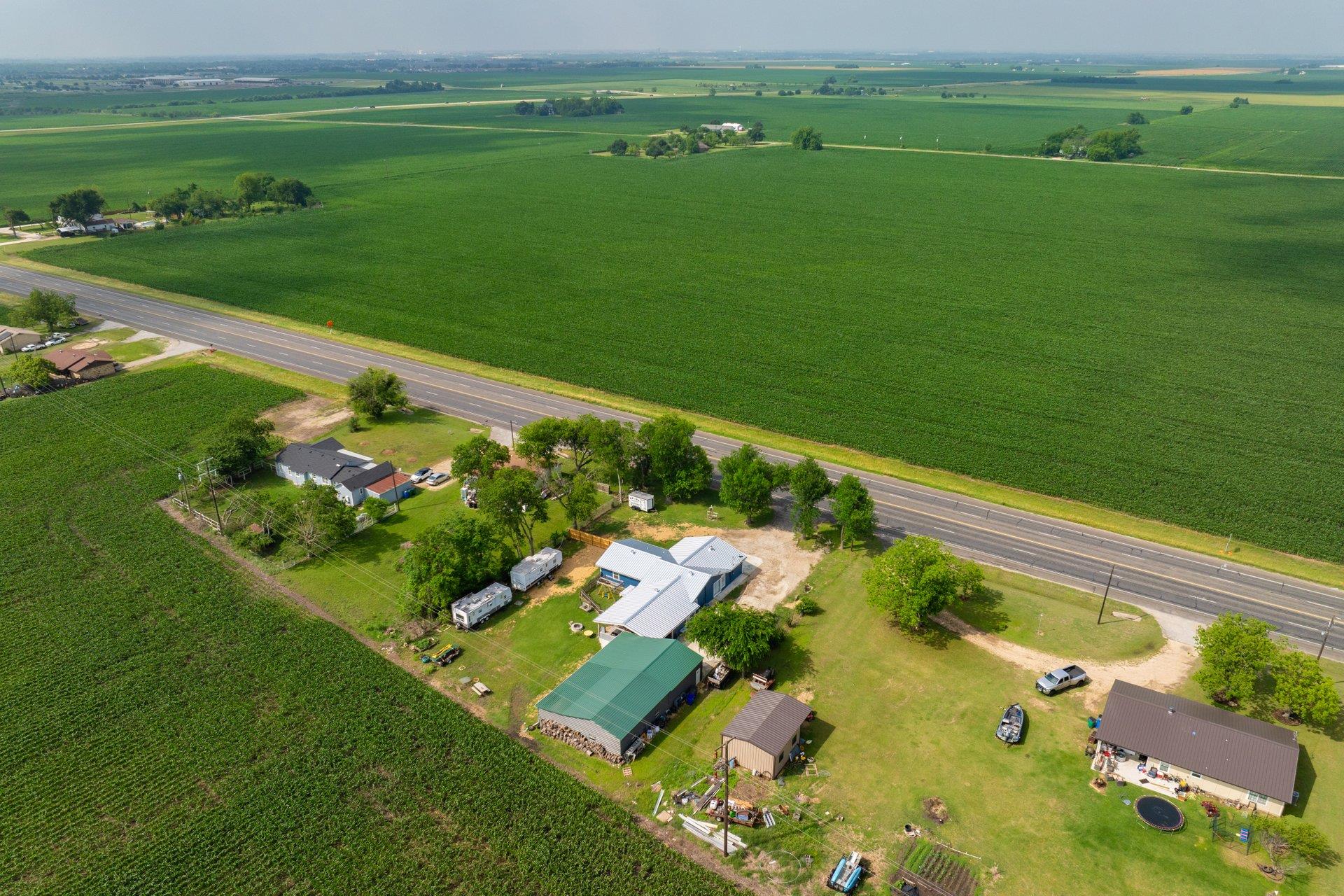 5902 N Main St N, Taylor, TX 76574
