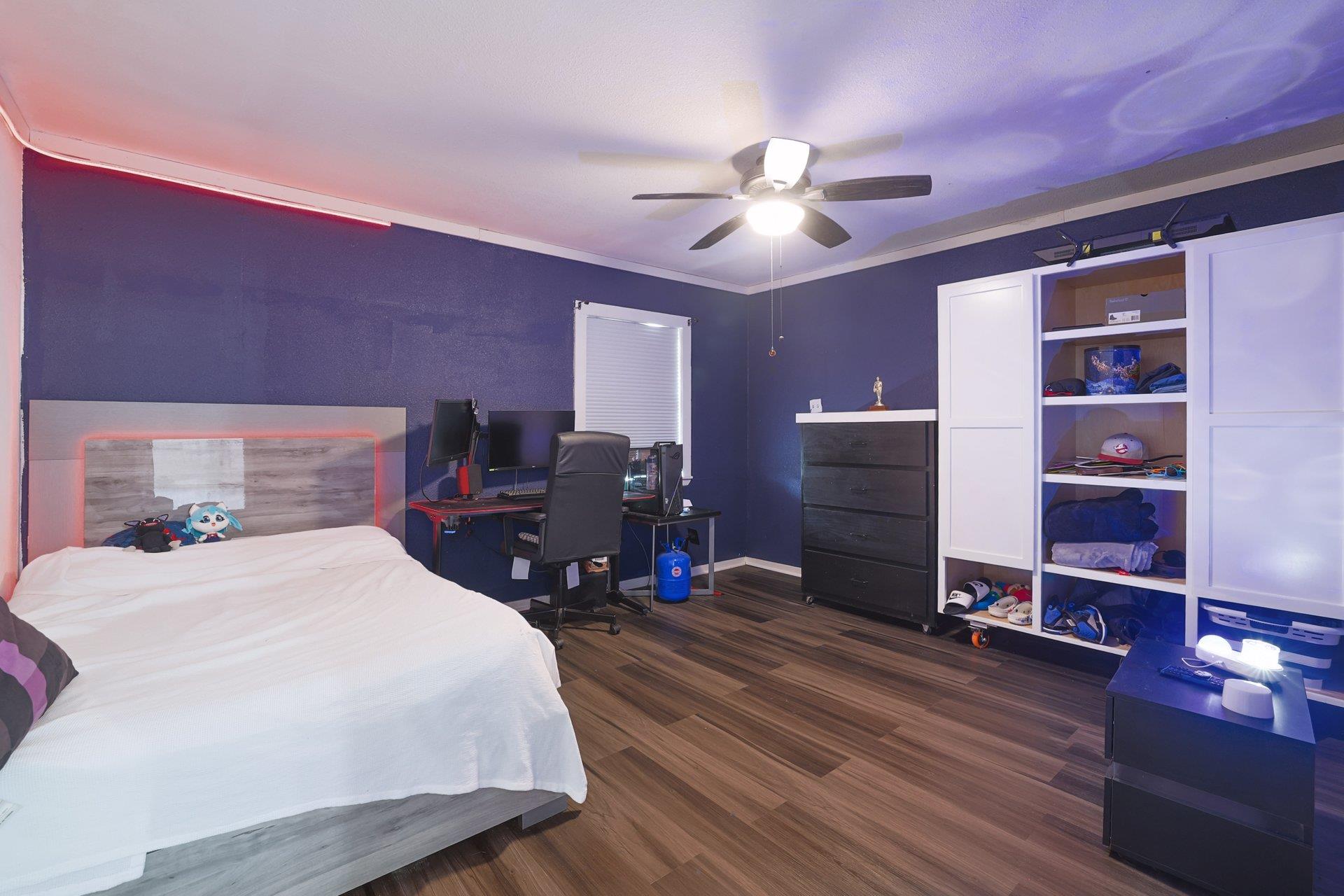 5902 N Main St N, Taylor, TX 76574