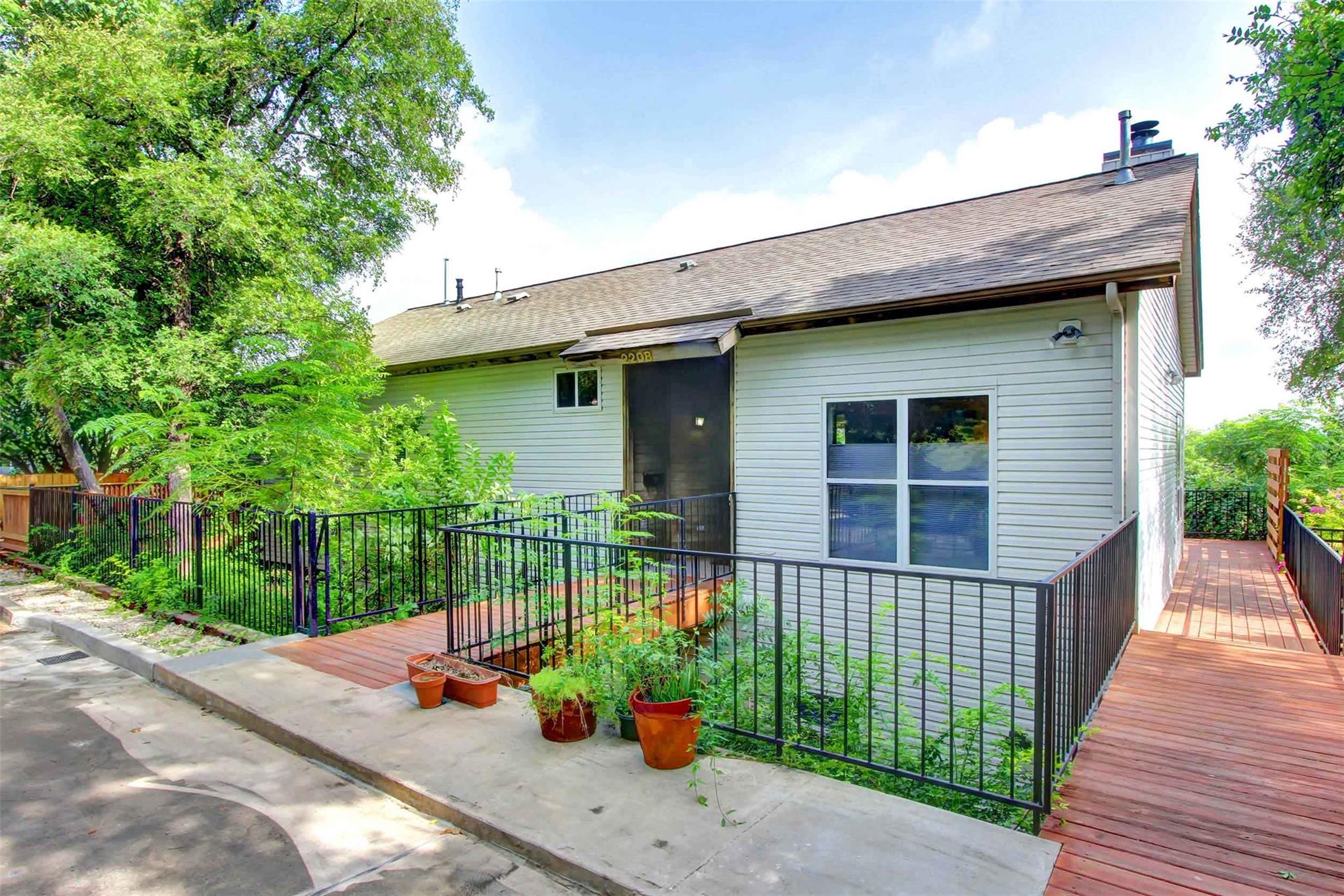 2208 Trailside Dr, Austin, TX 78704