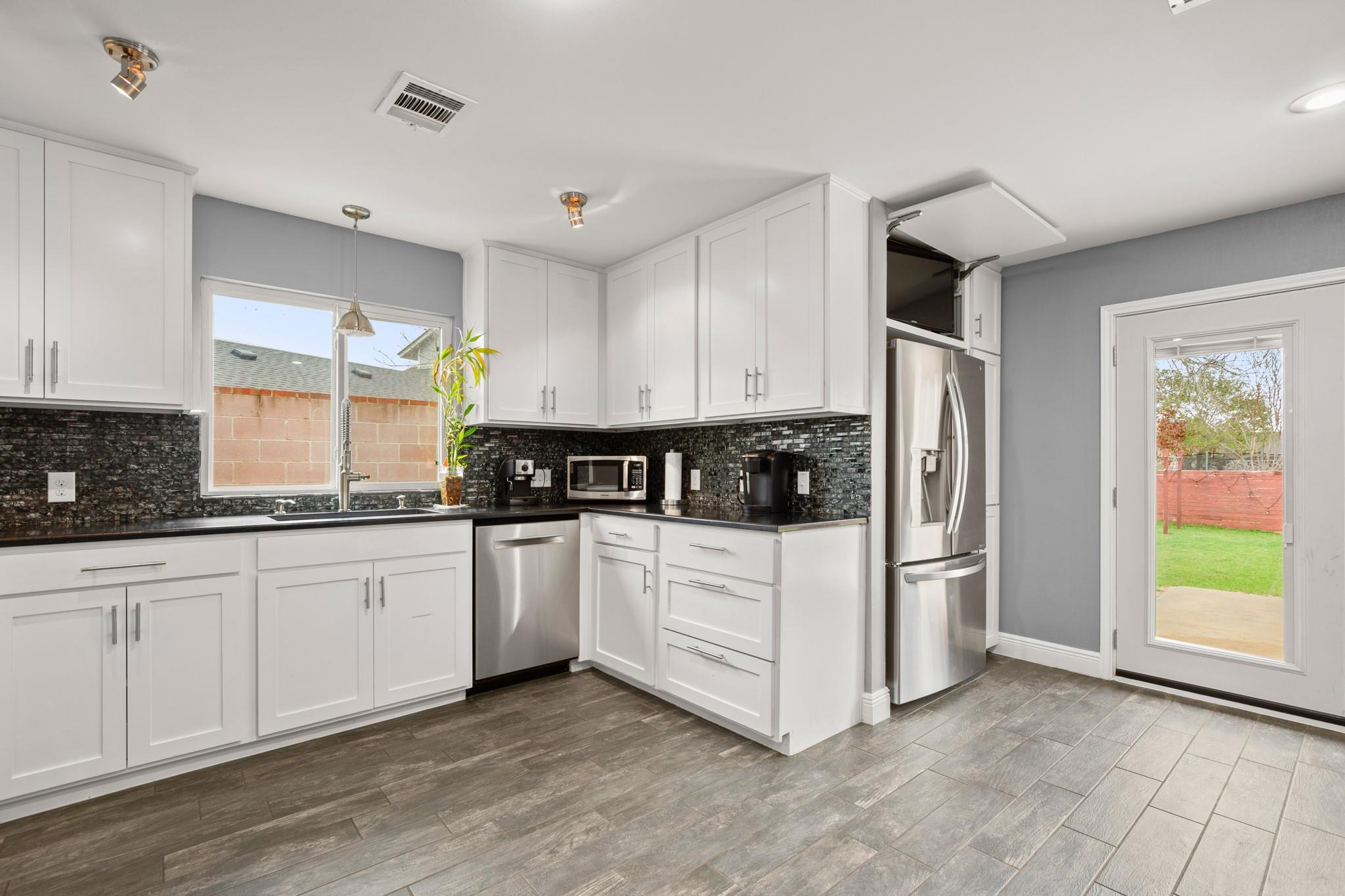 7905 & 7907 Tiffany Dr, Austin, TX 78749