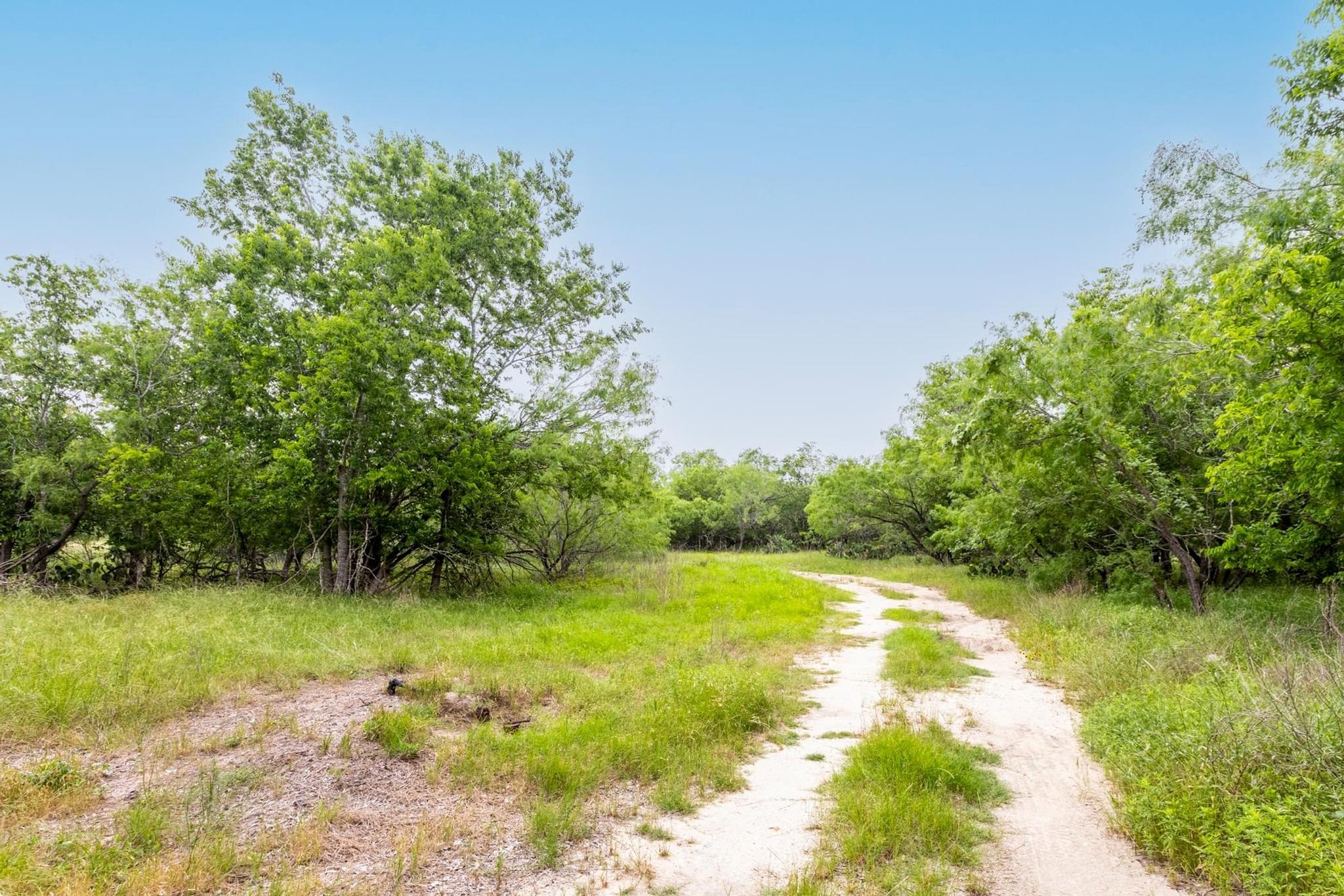 000 San Marcus Hwy, Luling, TX 78648