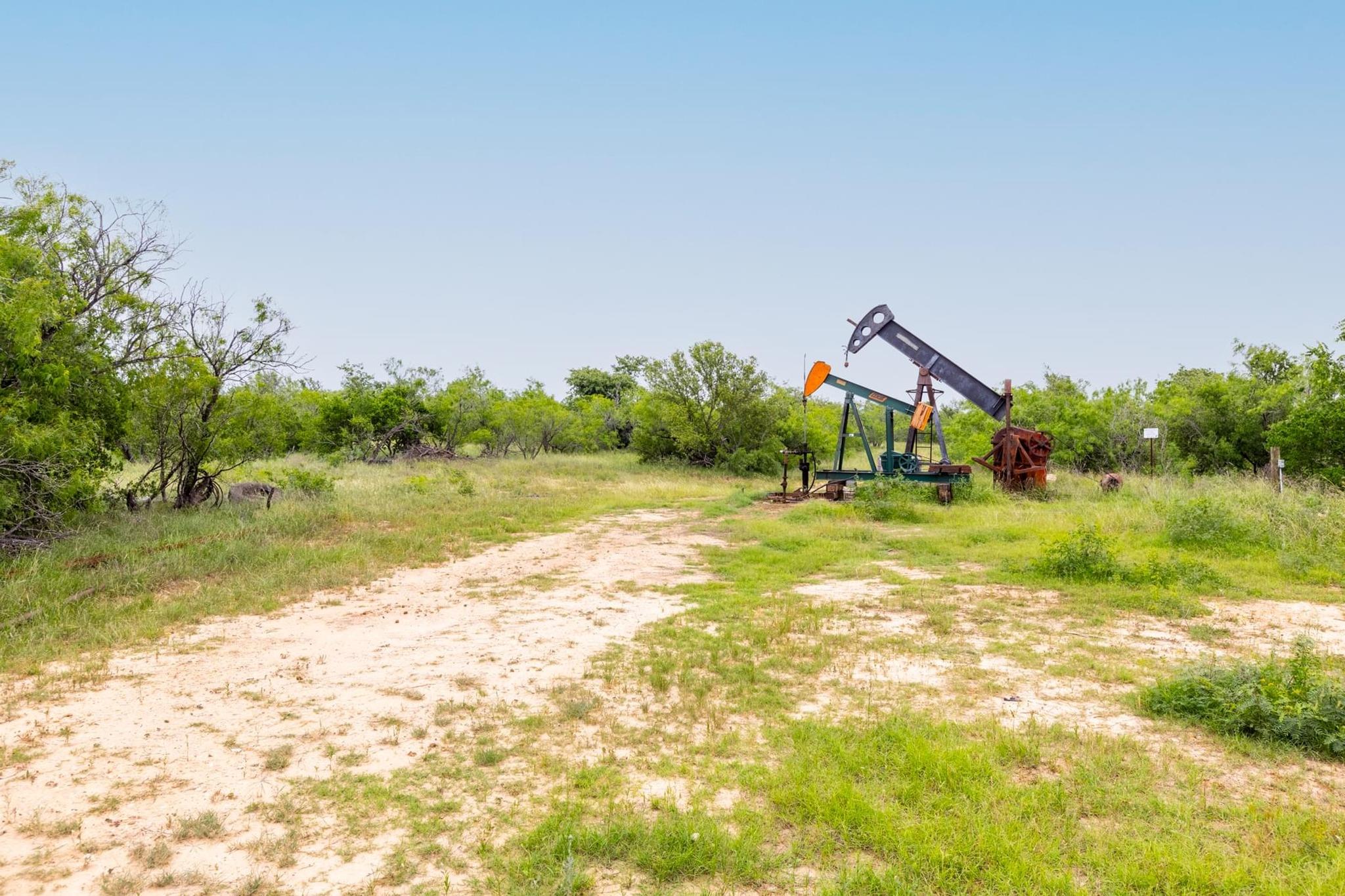 000 San Marcus Hwy, Luling, TX 78648