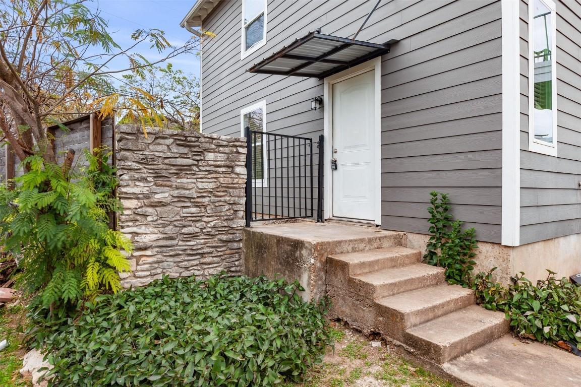 7305 A/B Grand Canyon Dr, Austin, TX 78752