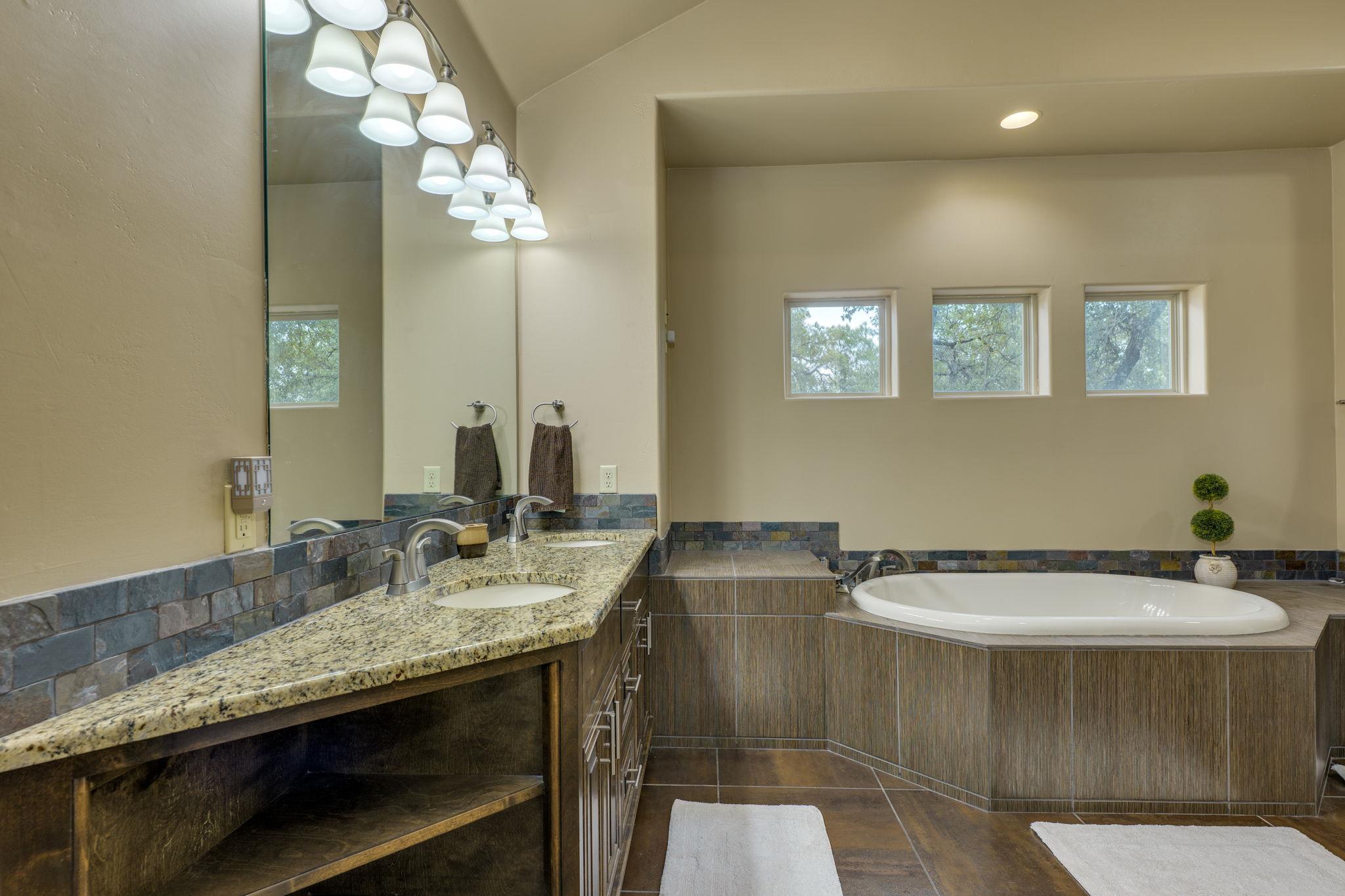 600 Mountain Dew Rd, Horseshoe Bay, TX 78657