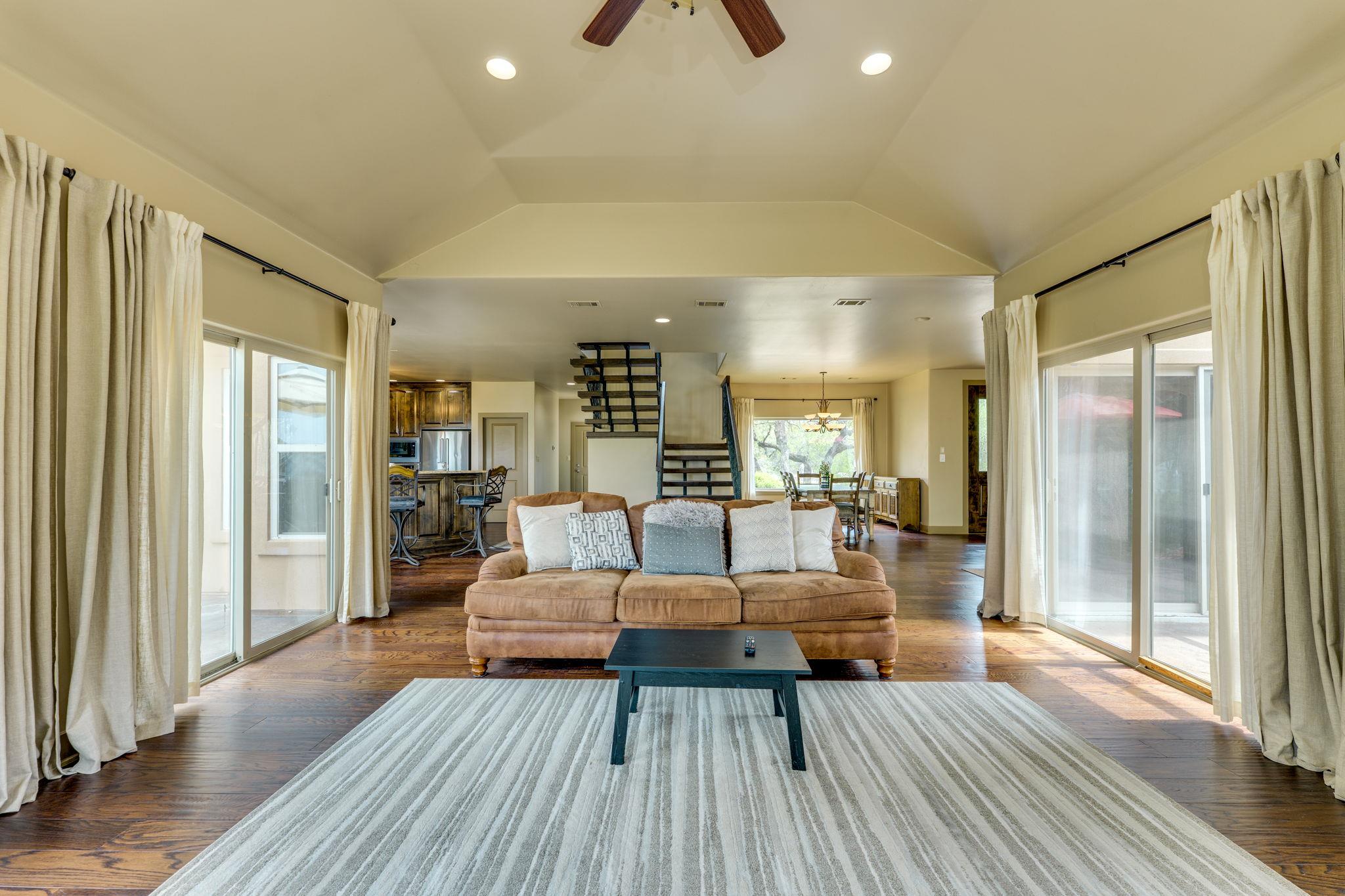 600 Mountain Dew Rd, Horseshoe Bay, TX 78657