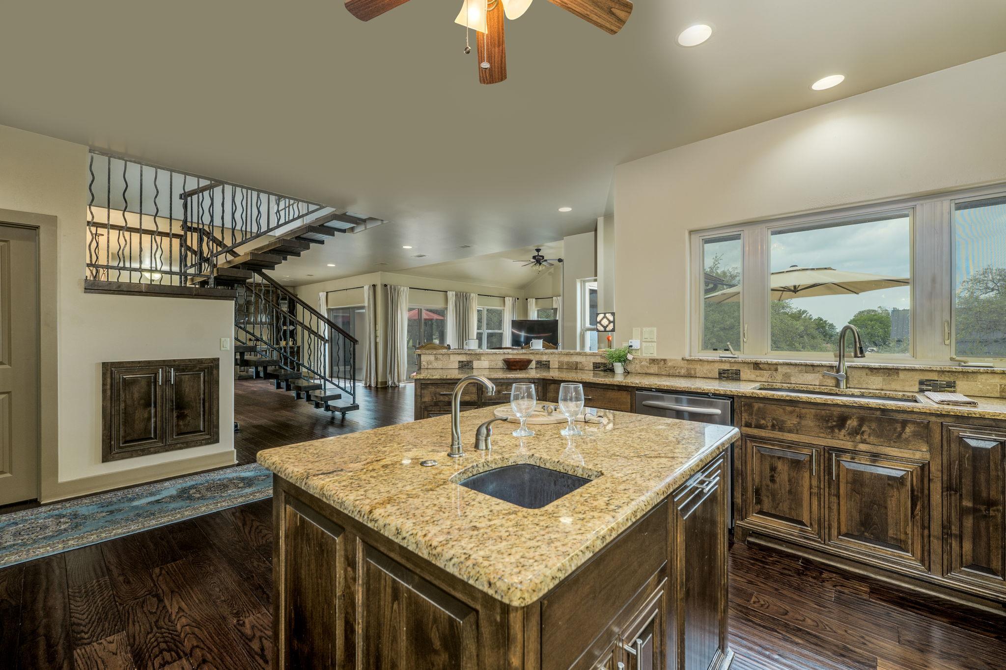 600 Mountain Dew Rd, Horseshoe Bay, TX 78657