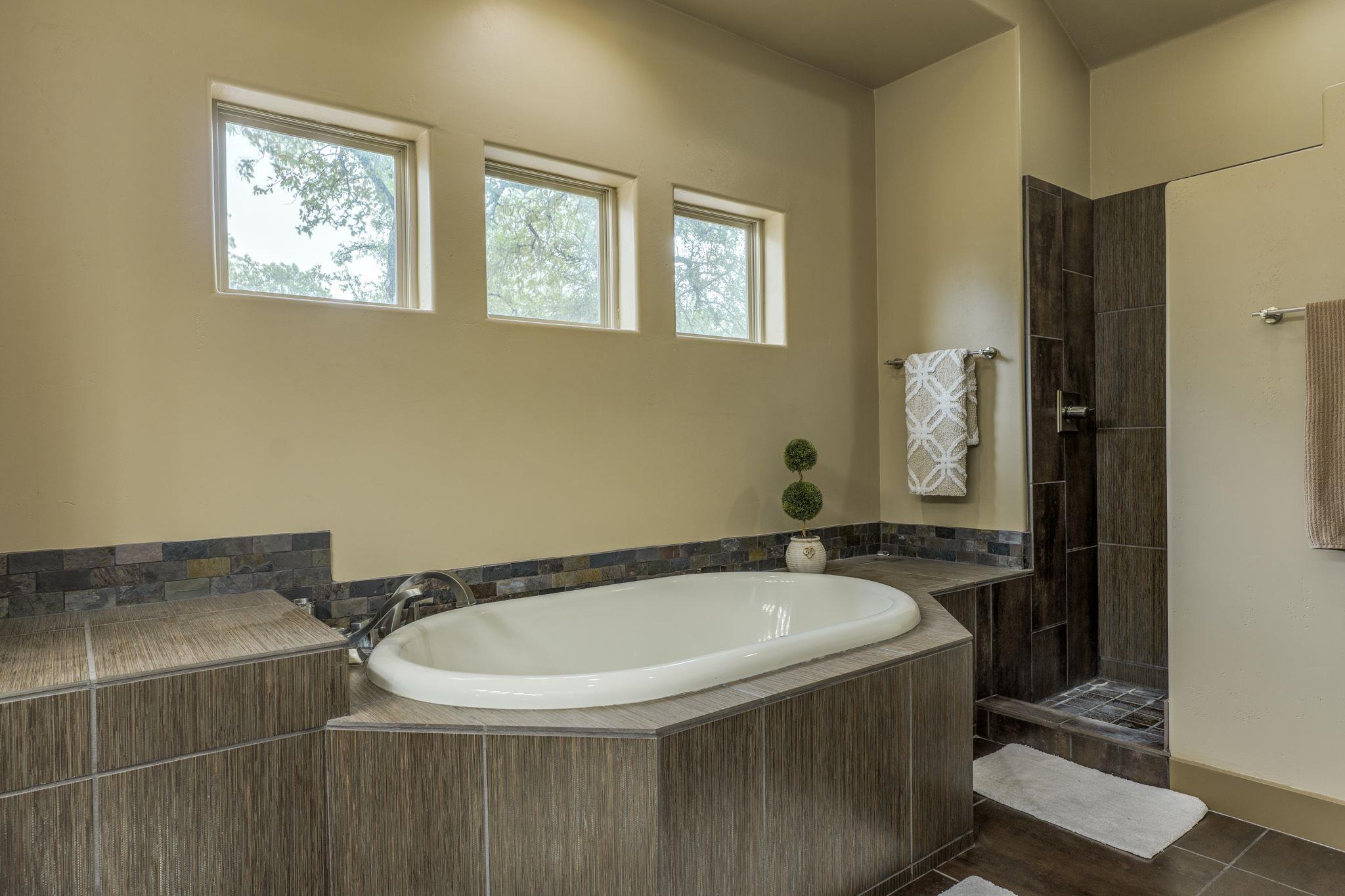 600 Mountain Dew Rd, Horseshoe Bay, TX 78657