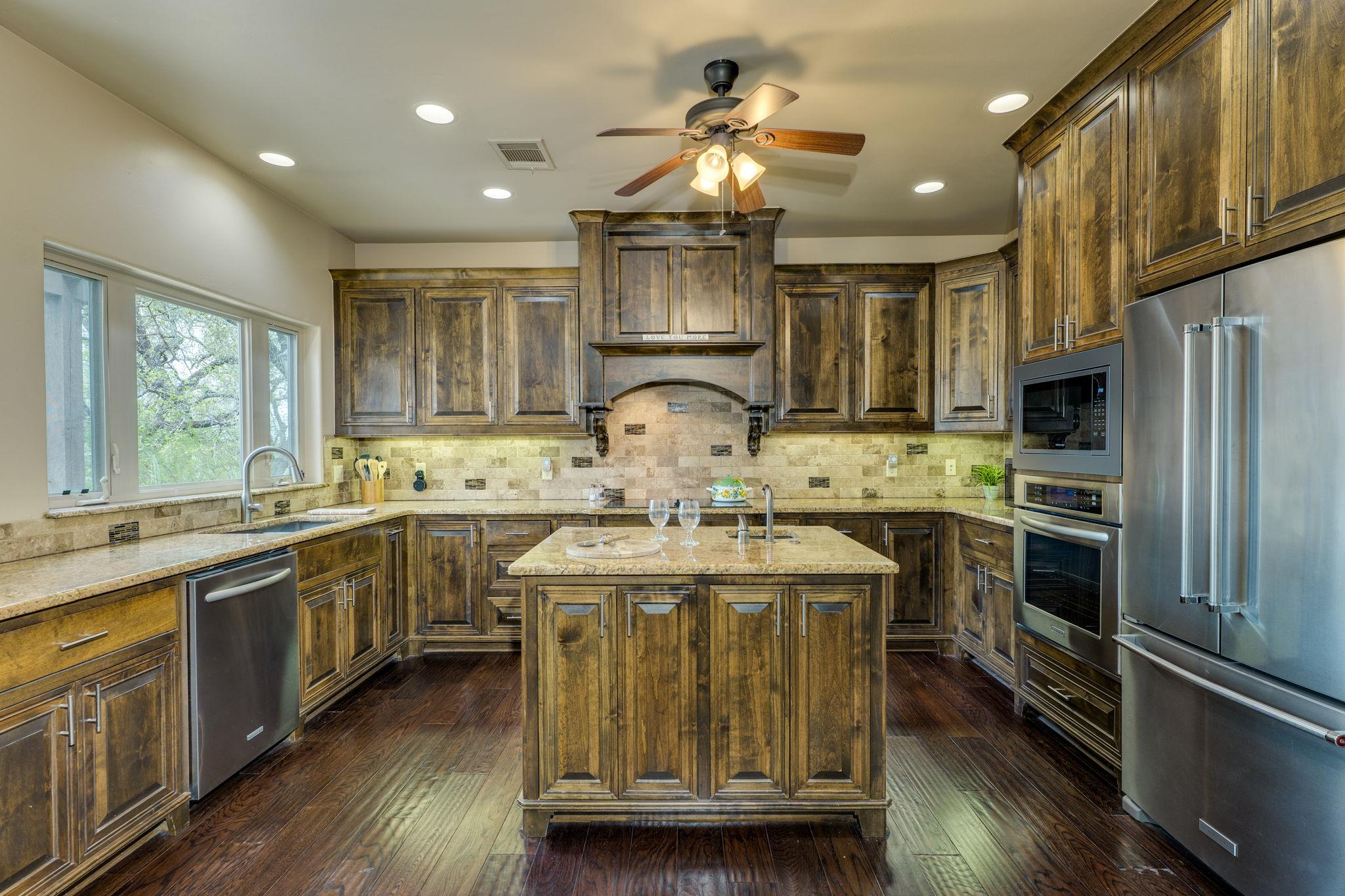 600 Mountain Dew Rd, Horseshoe Bay, TX 78657