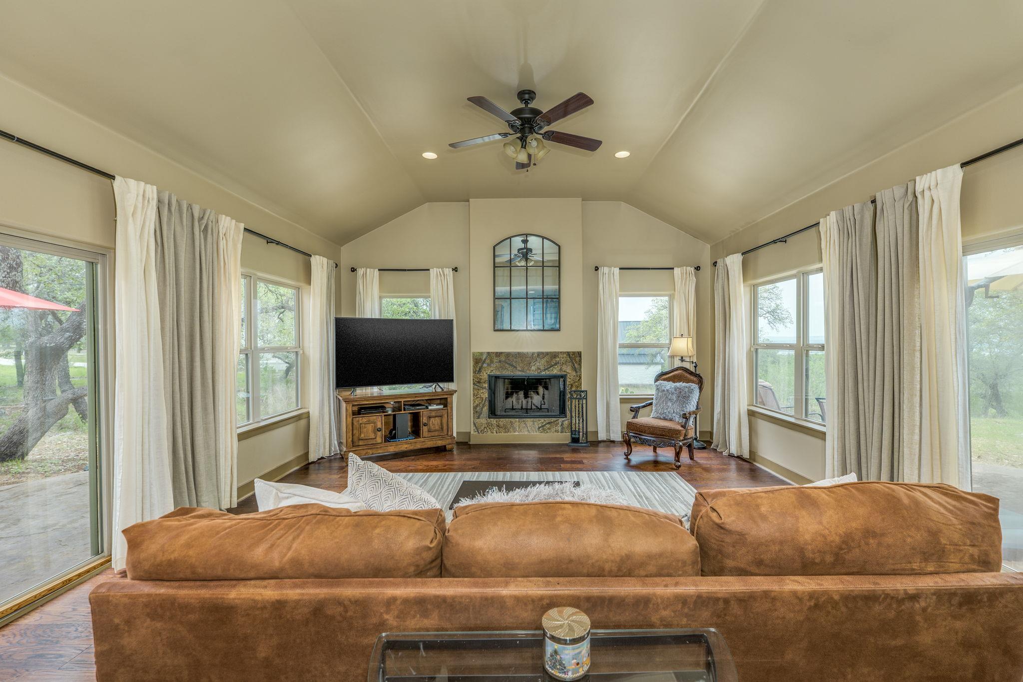 600 Mountain Dew Rd, Horseshoe Bay, TX 78657