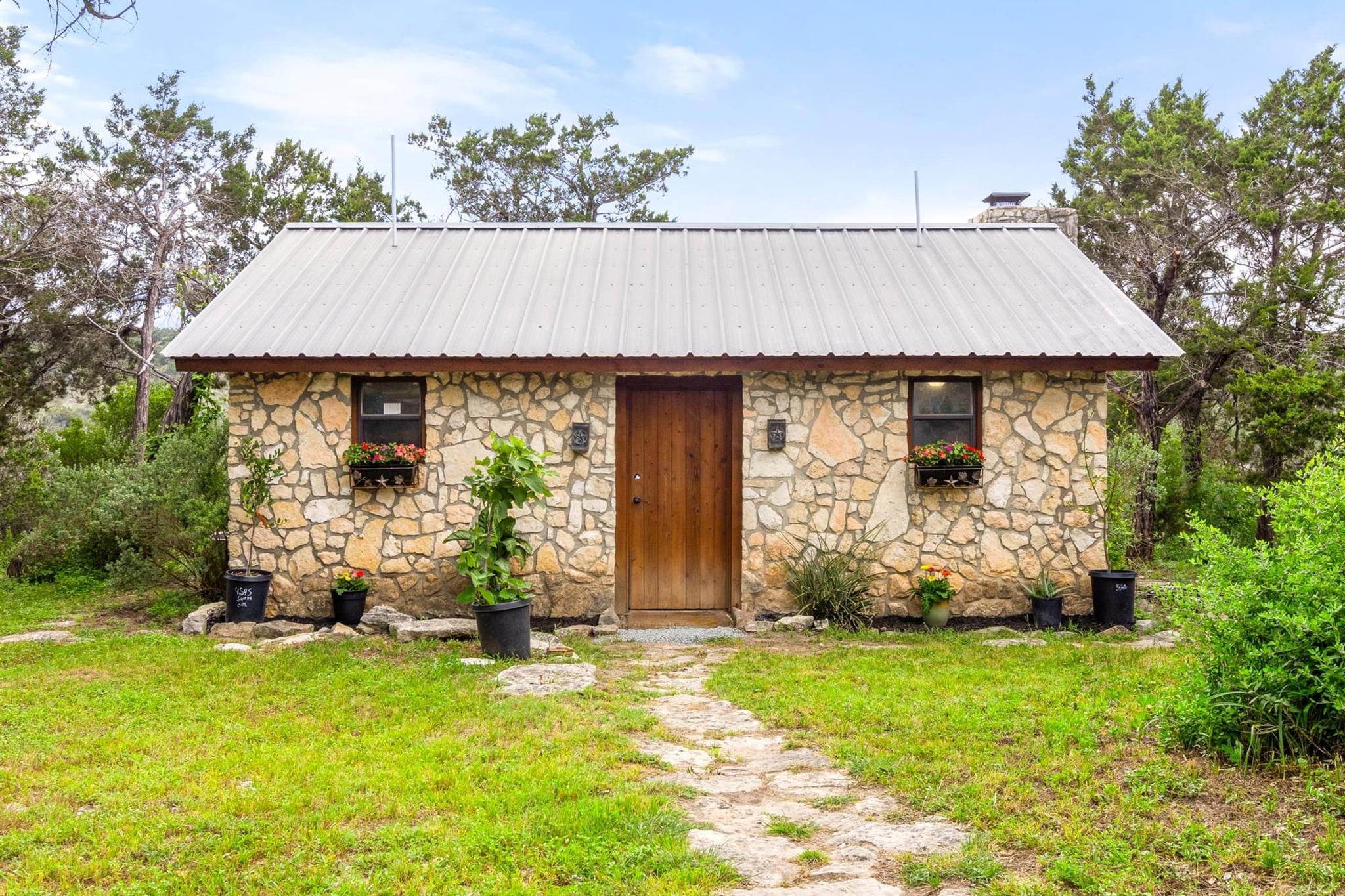 8100 Kuhn Dr, Austin, TX 78736