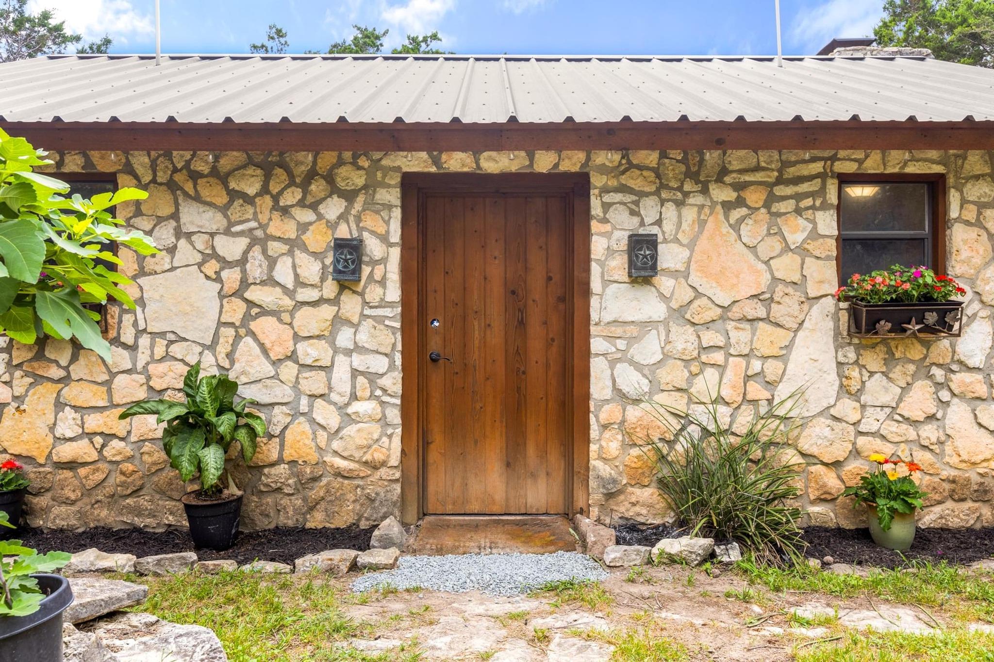 8100 Kuhn Dr, Austin, TX 78736