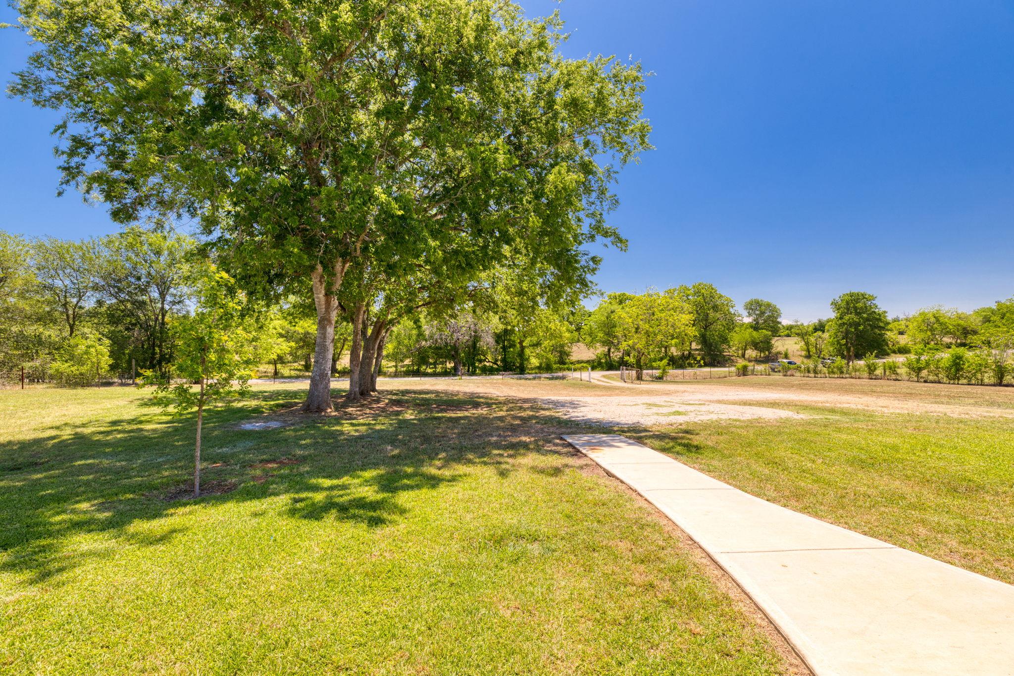 395 Dale Ln, Dale, TX 78616