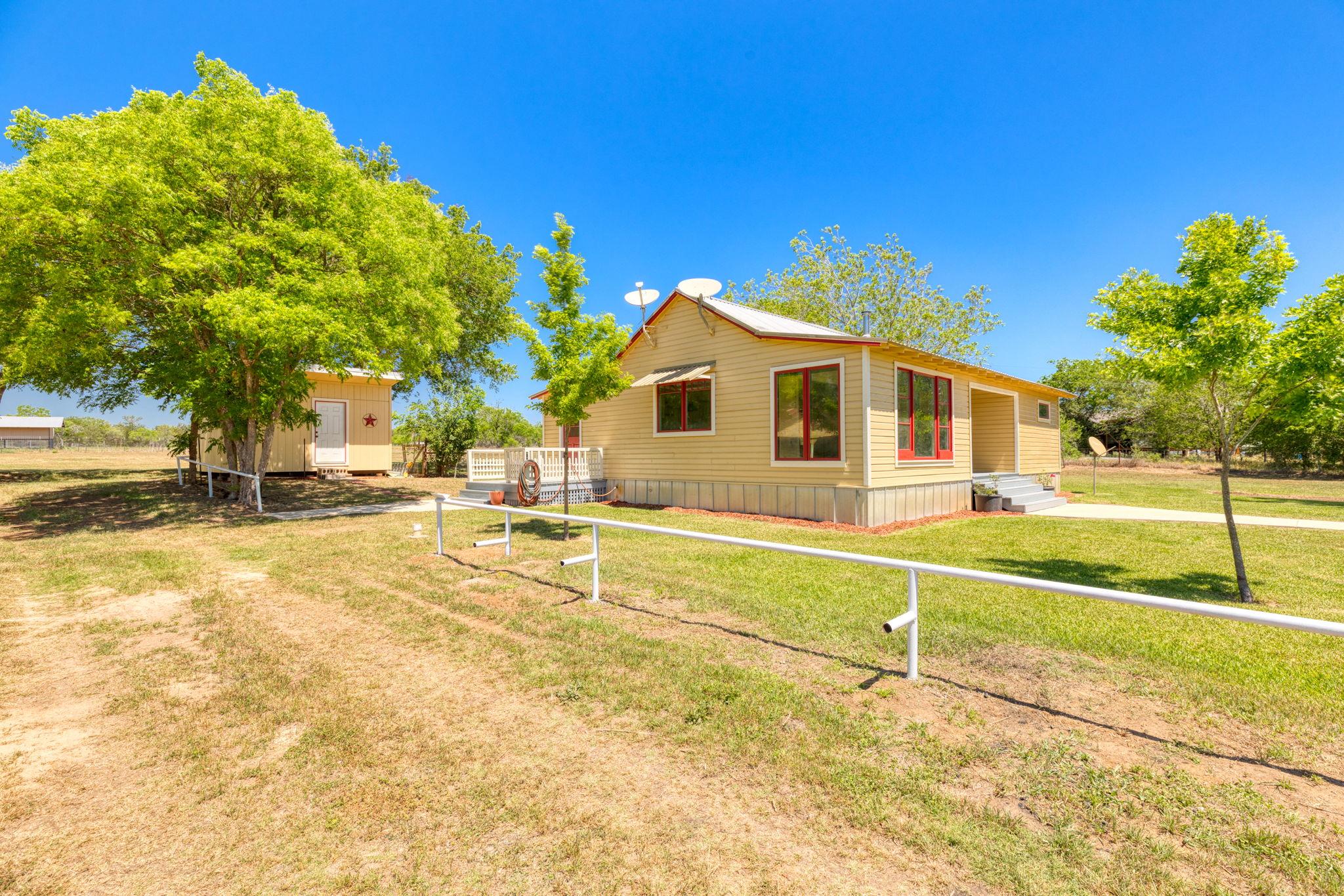 395 Dale Ln, Dale, TX 78616