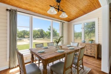 395 Dale Ln, Dale, TX 78616