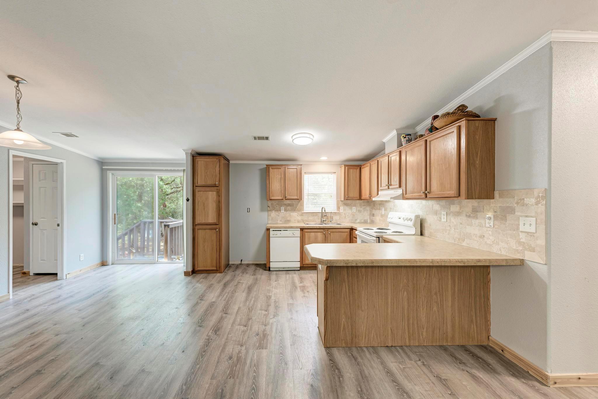 158 Morning Dove Ln, Elgin, TX 78621