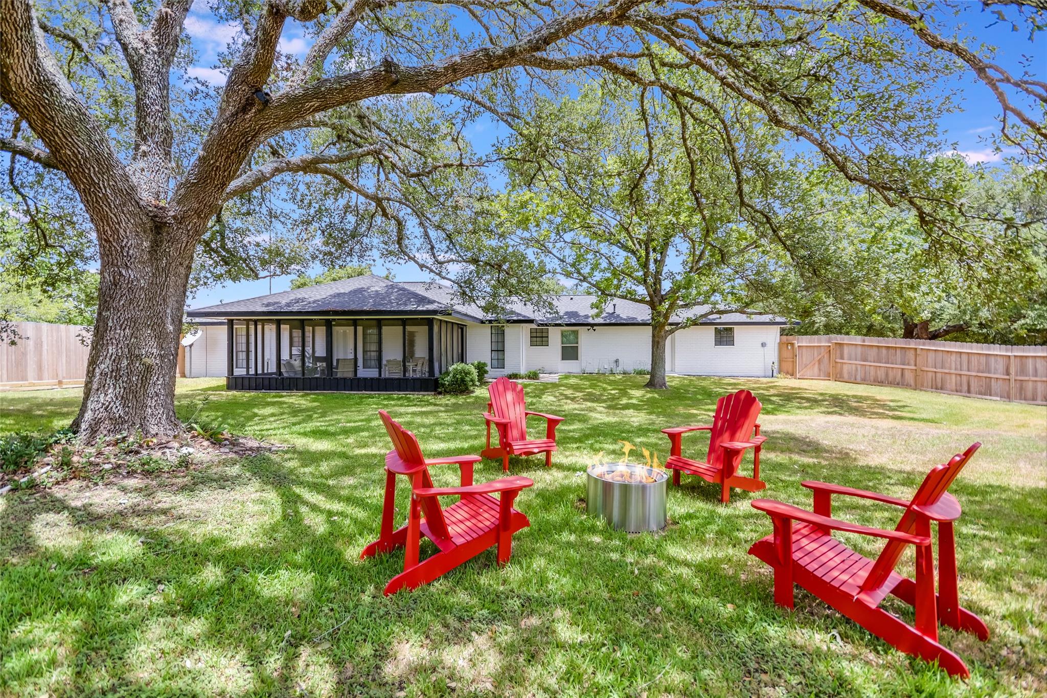 6569 Cutoff Rd, Round Top, TX 78940