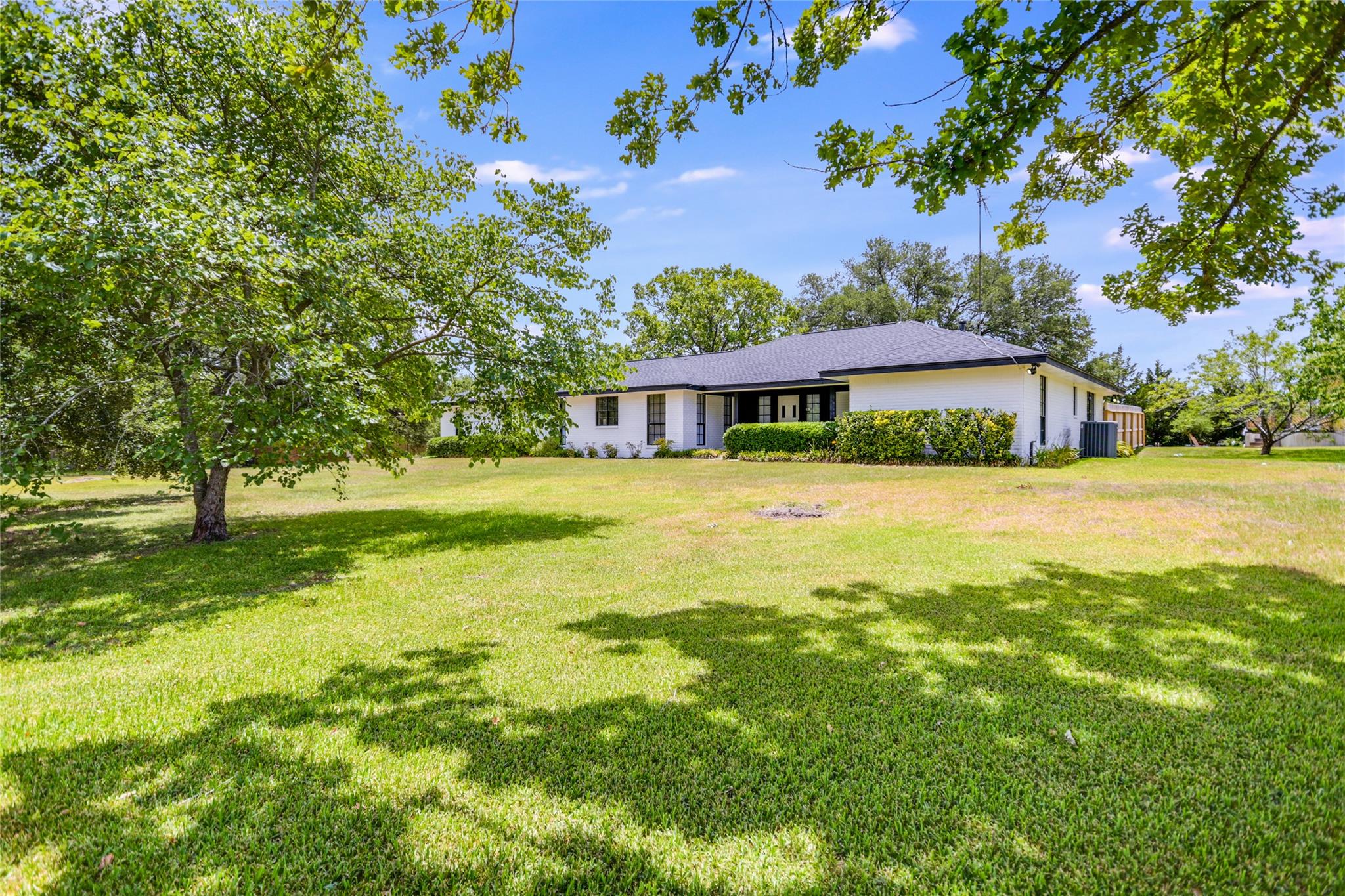 6569 Cutoff Rd, Round Top, TX 78940