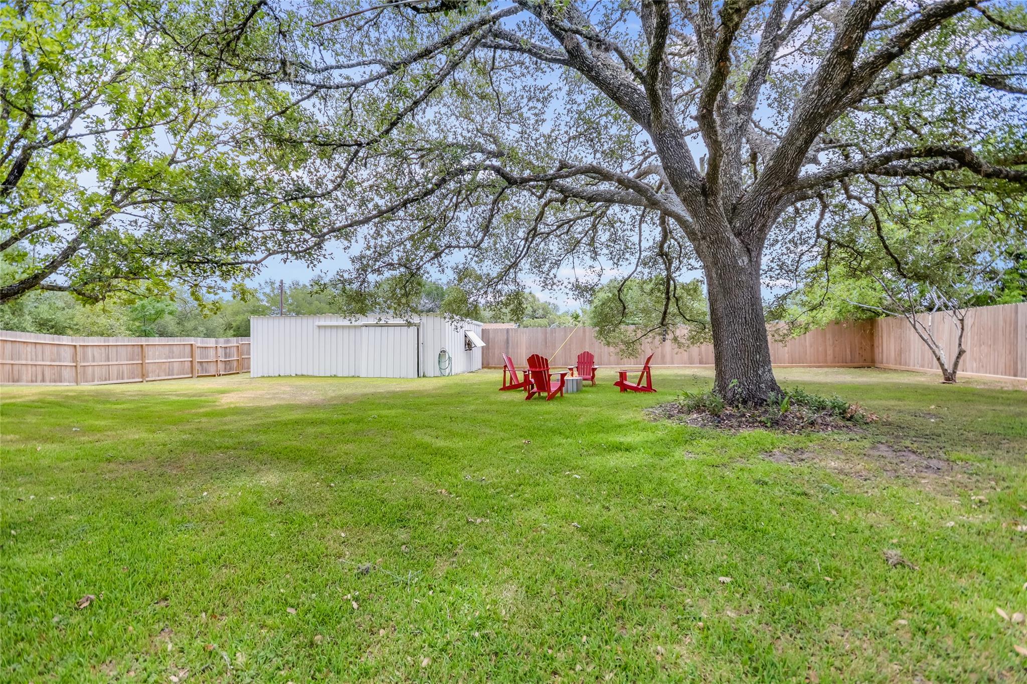 6569 Cutoff Rd, Round Top, TX 78940