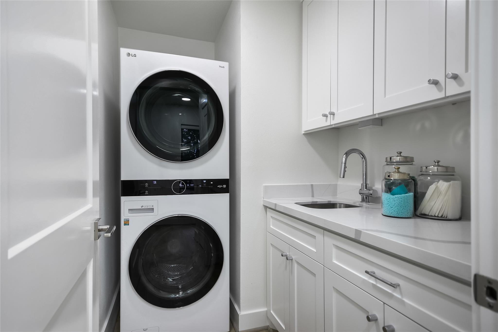 6569 Cutoff Rd, Round Top, TX 78940