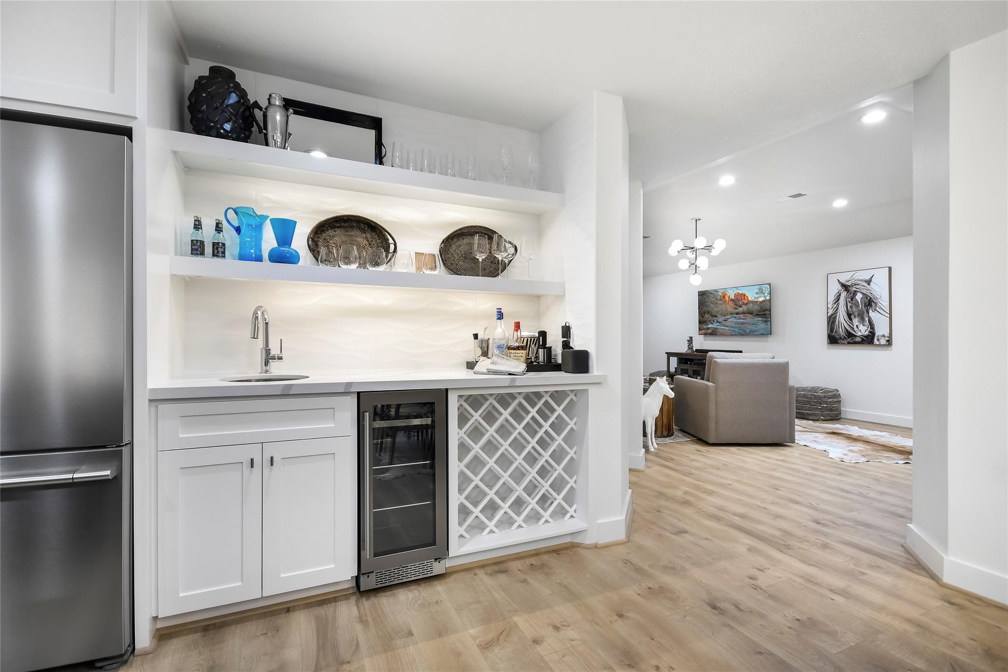 6569 Cutoff Rd, Round Top, TX 78940