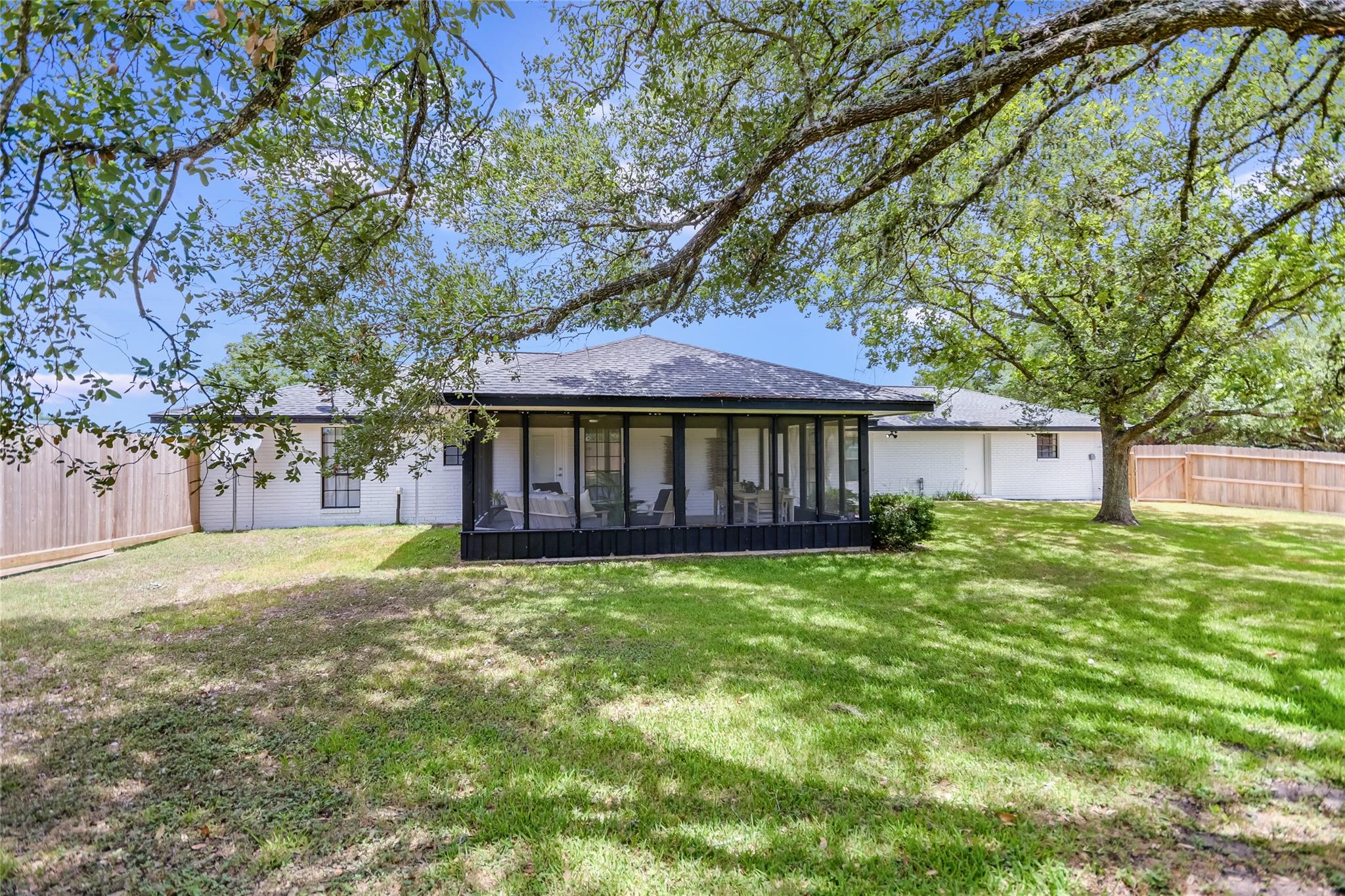 6569 Cutoff Rd, Round Top, TX 78940