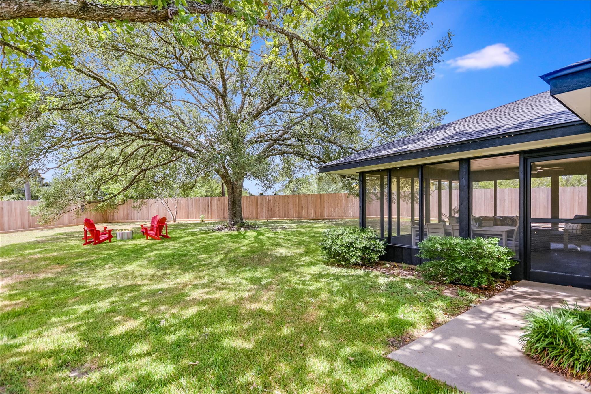 6569 Cutoff Rd, Round Top, TX 78940