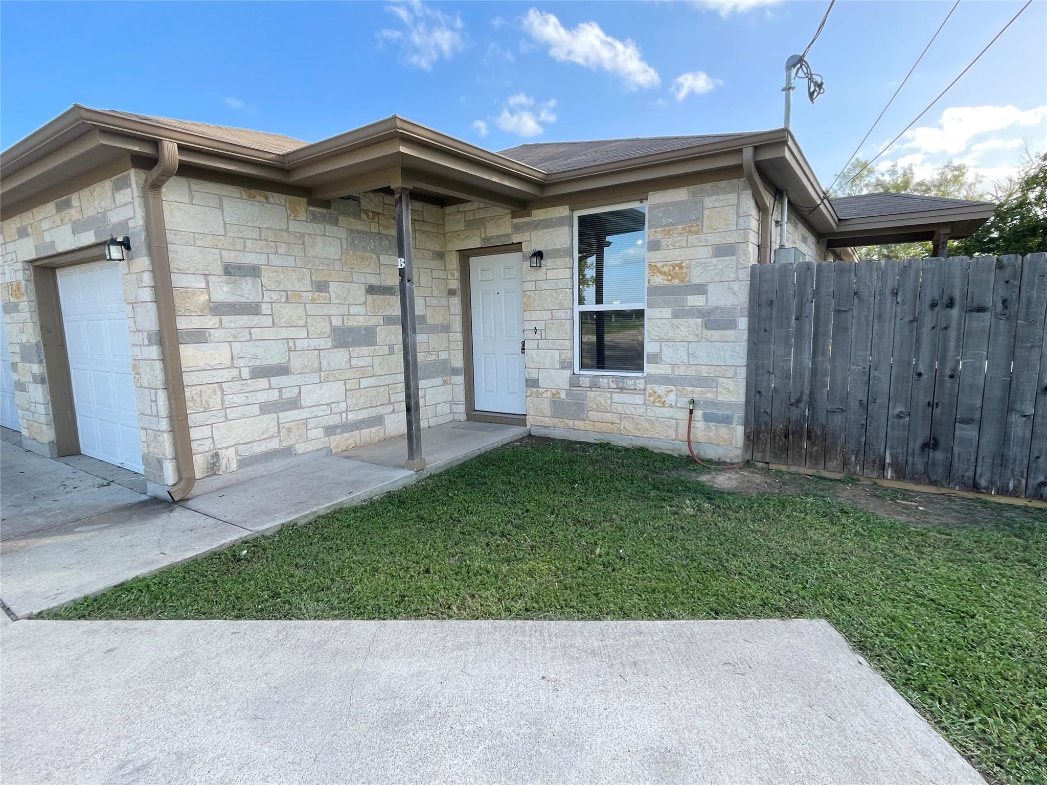 1375 Loop 332 St # B, Liberty Hill, TX 78642
