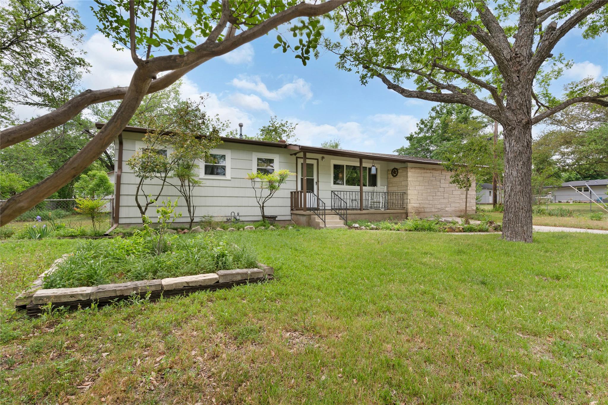 607 Gilmore St, Taylor, TX 76574