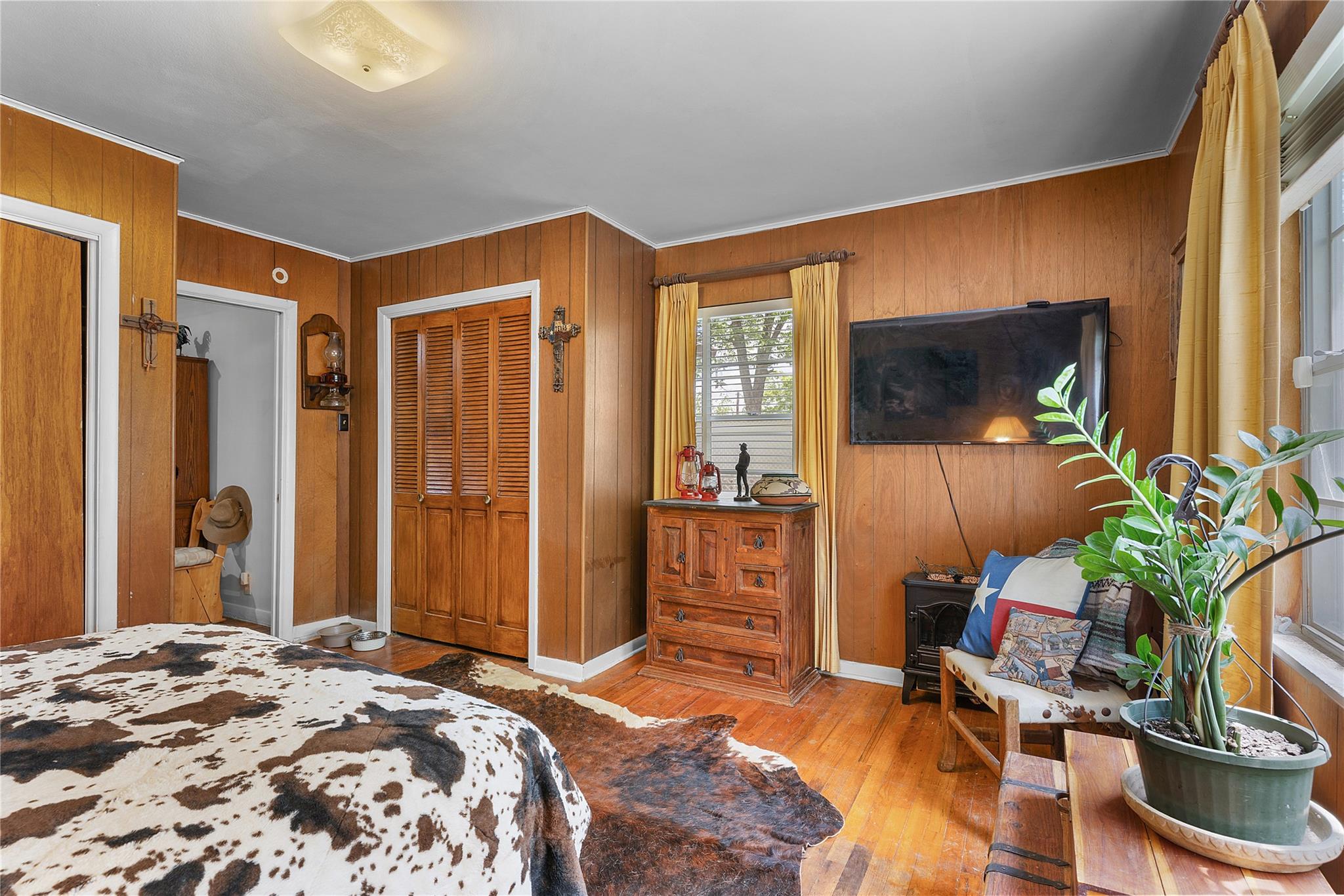 607 Gilmore St, Taylor, TX 76574