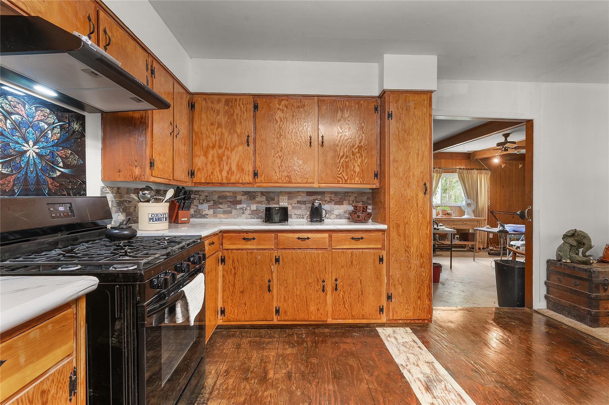 607 Gilmore St, Taylor, TX 76574