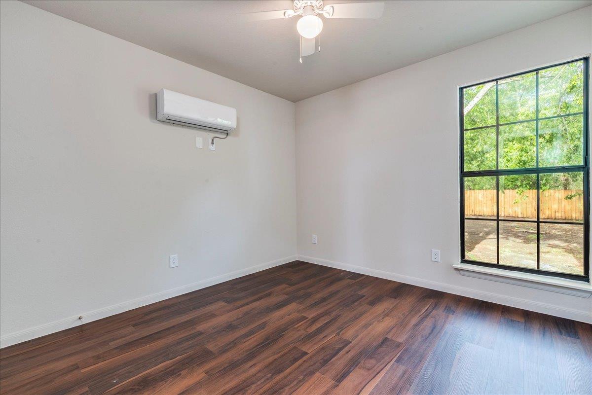 112 Gazley A & B St, Smithville, TX 78957