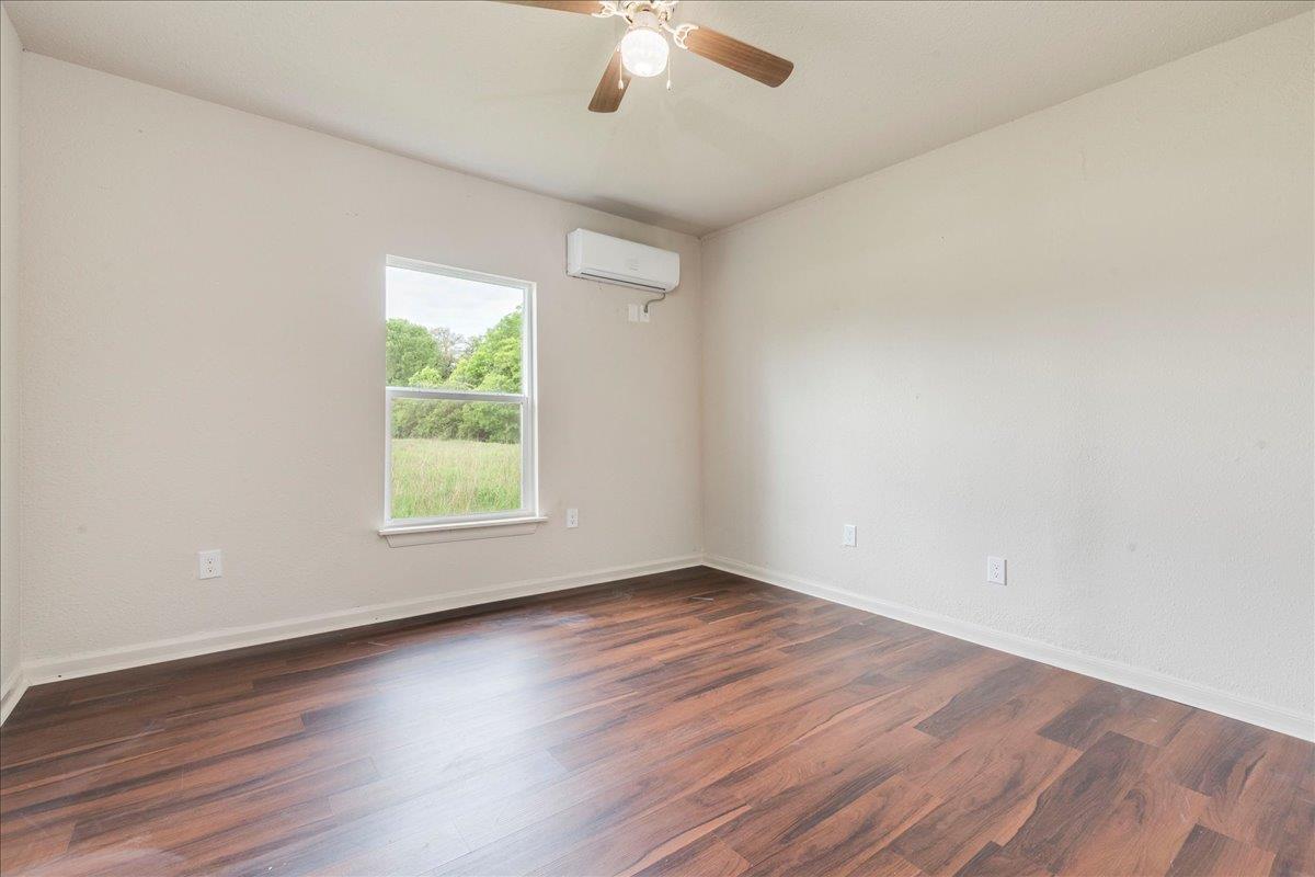 112 Gazley A & B St, Smithville, TX 78957