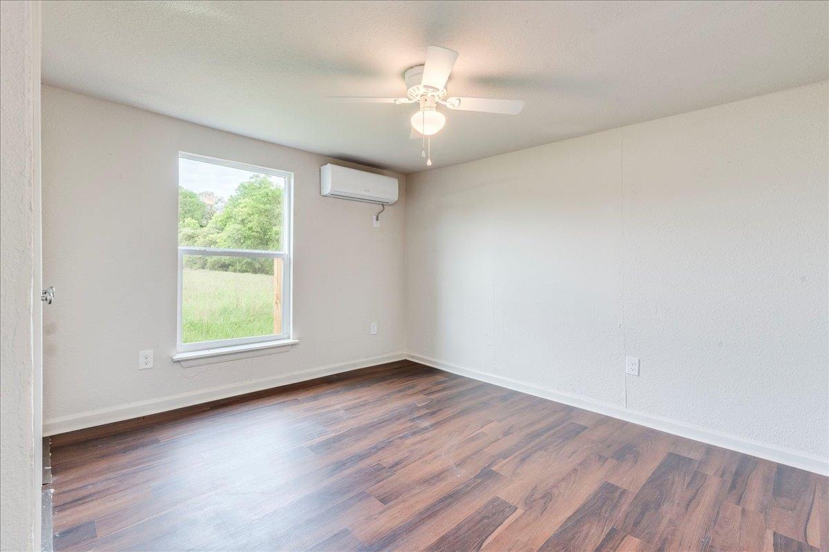 112 Gazley A & B St, Smithville, TX 78957