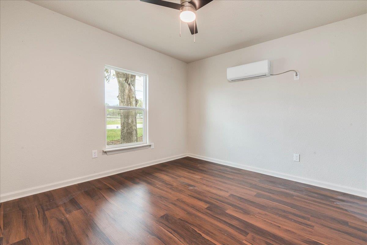 112 Gazley A & B St, Smithville, TX 78957