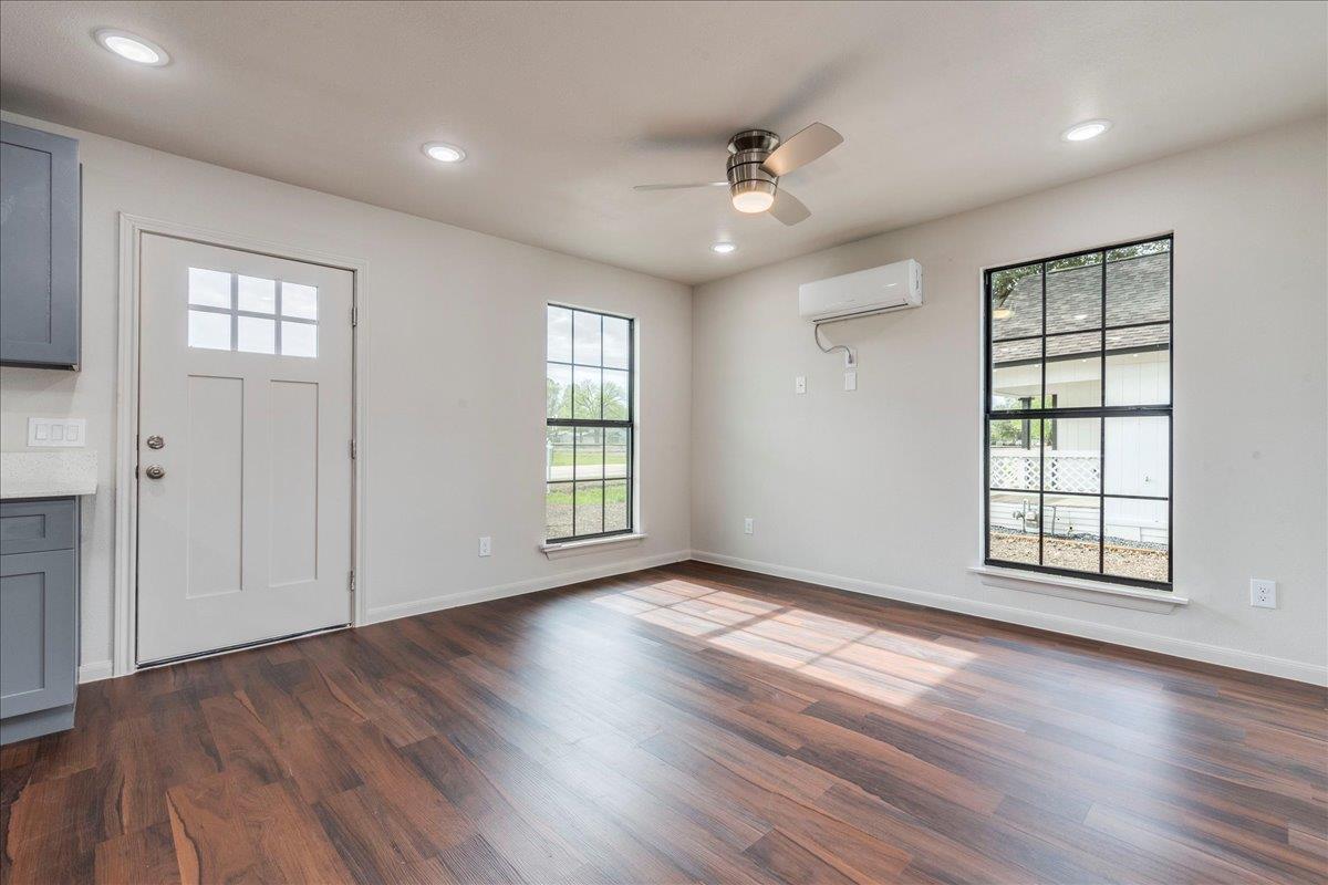 112 Gazley A & B St, Smithville, TX 78957