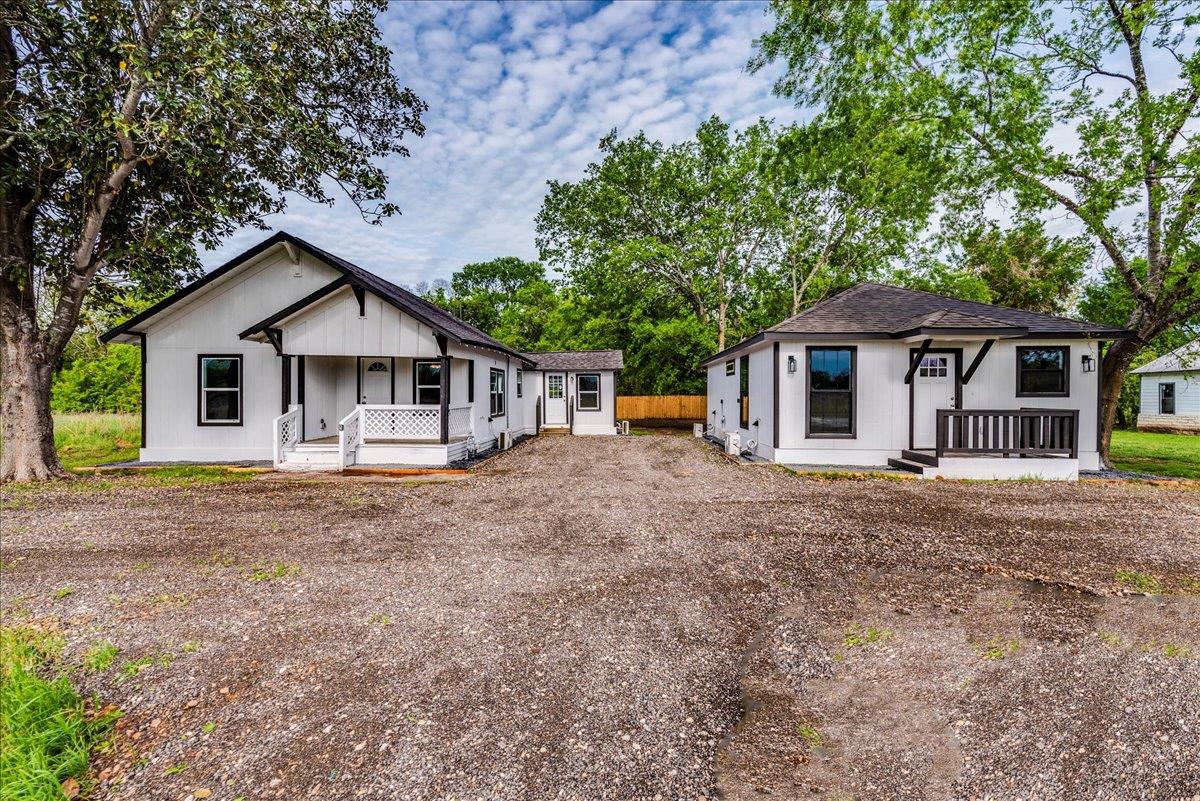 112 Gazley A & B St, Smithville, TX 78957