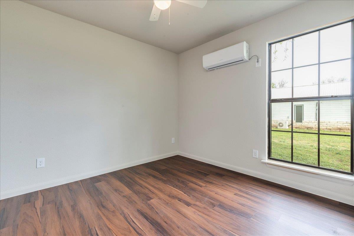 112 Gazley A & B St, Smithville, TX 78957