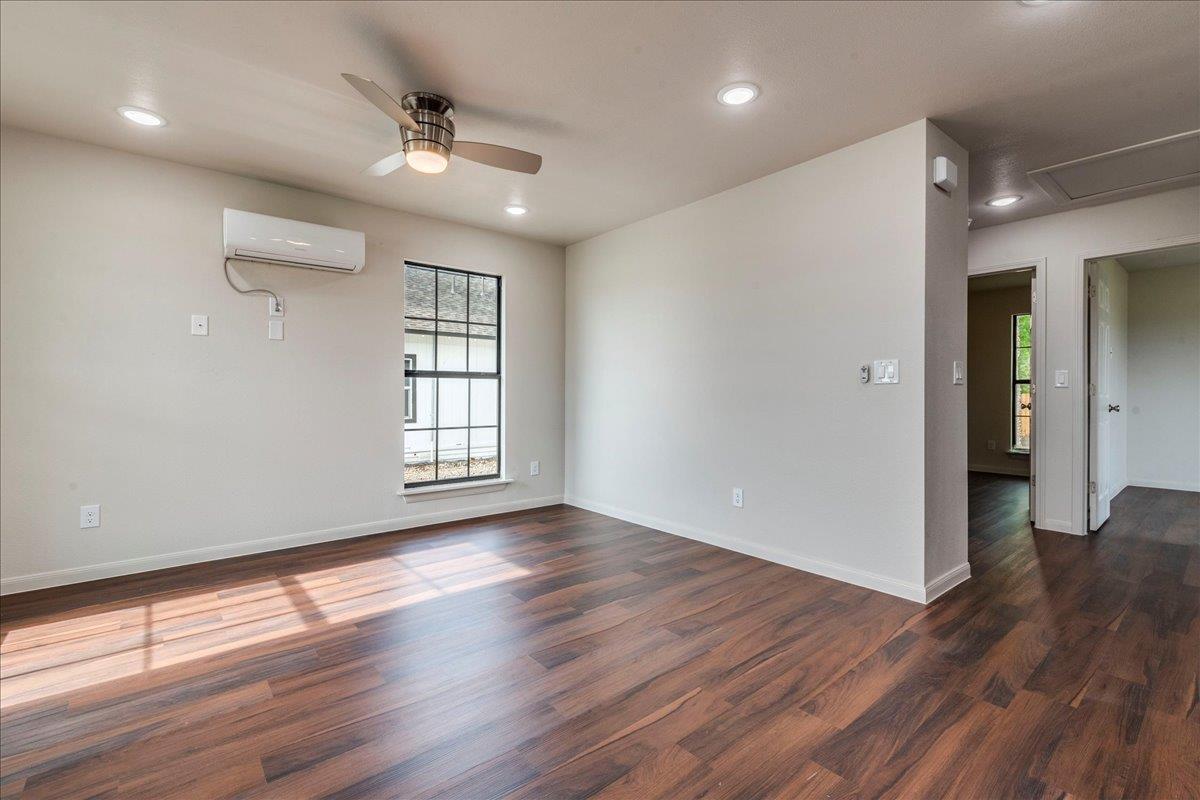 112 Gazley A & B St, Smithville, TX 78957