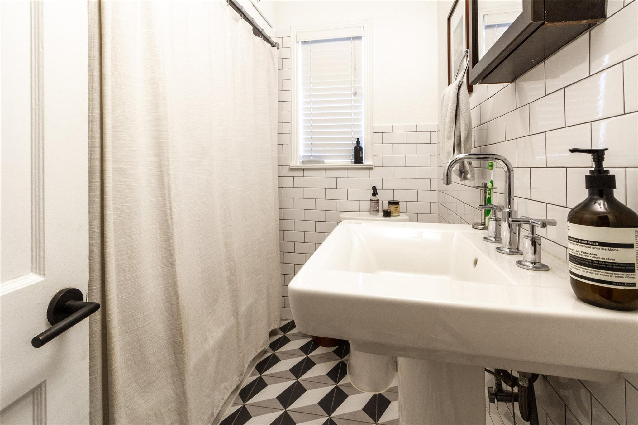 3309 Grooms St # 202, Austin, TX 78705