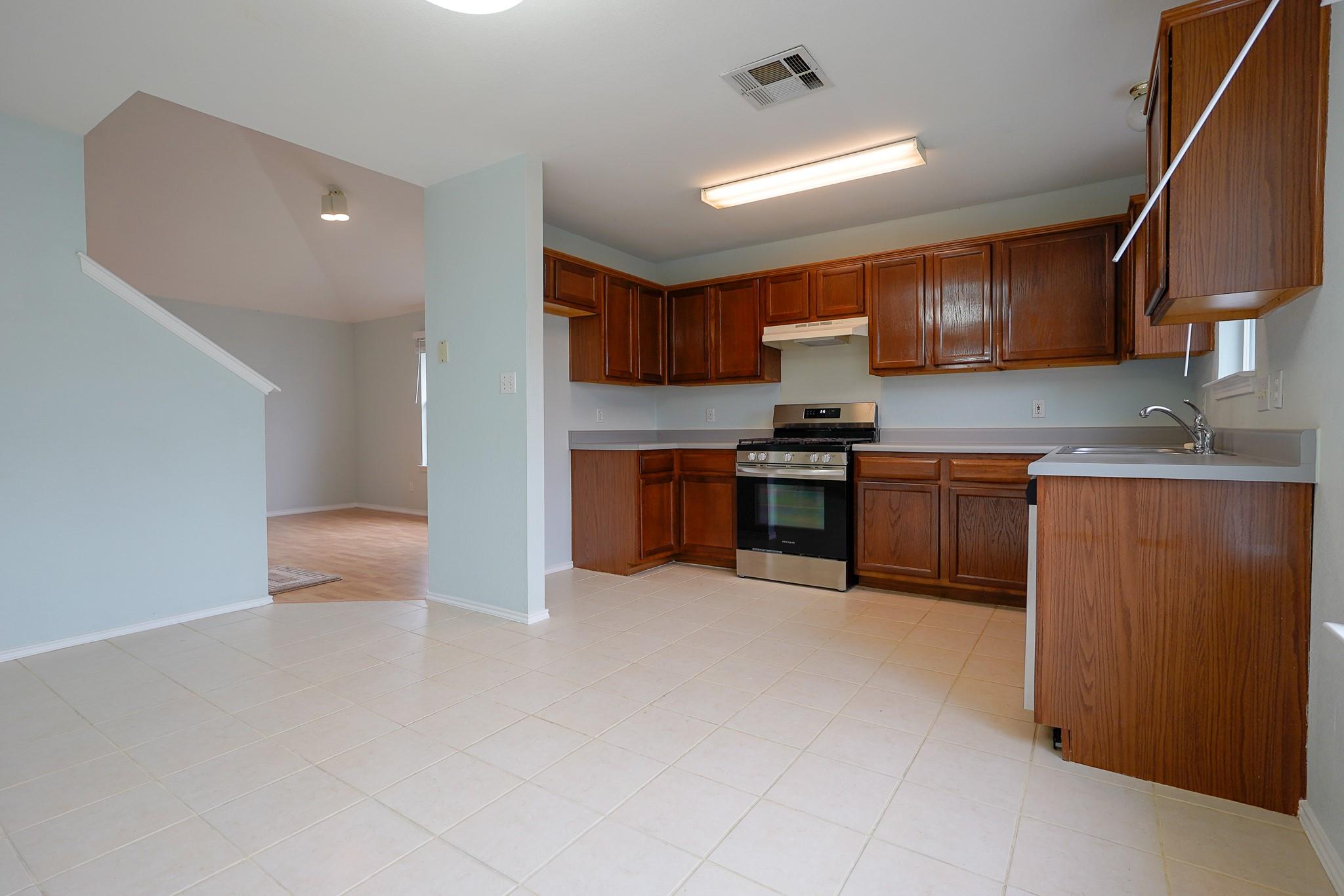1712 Southwestern Dr, Round Rock, TX 78664