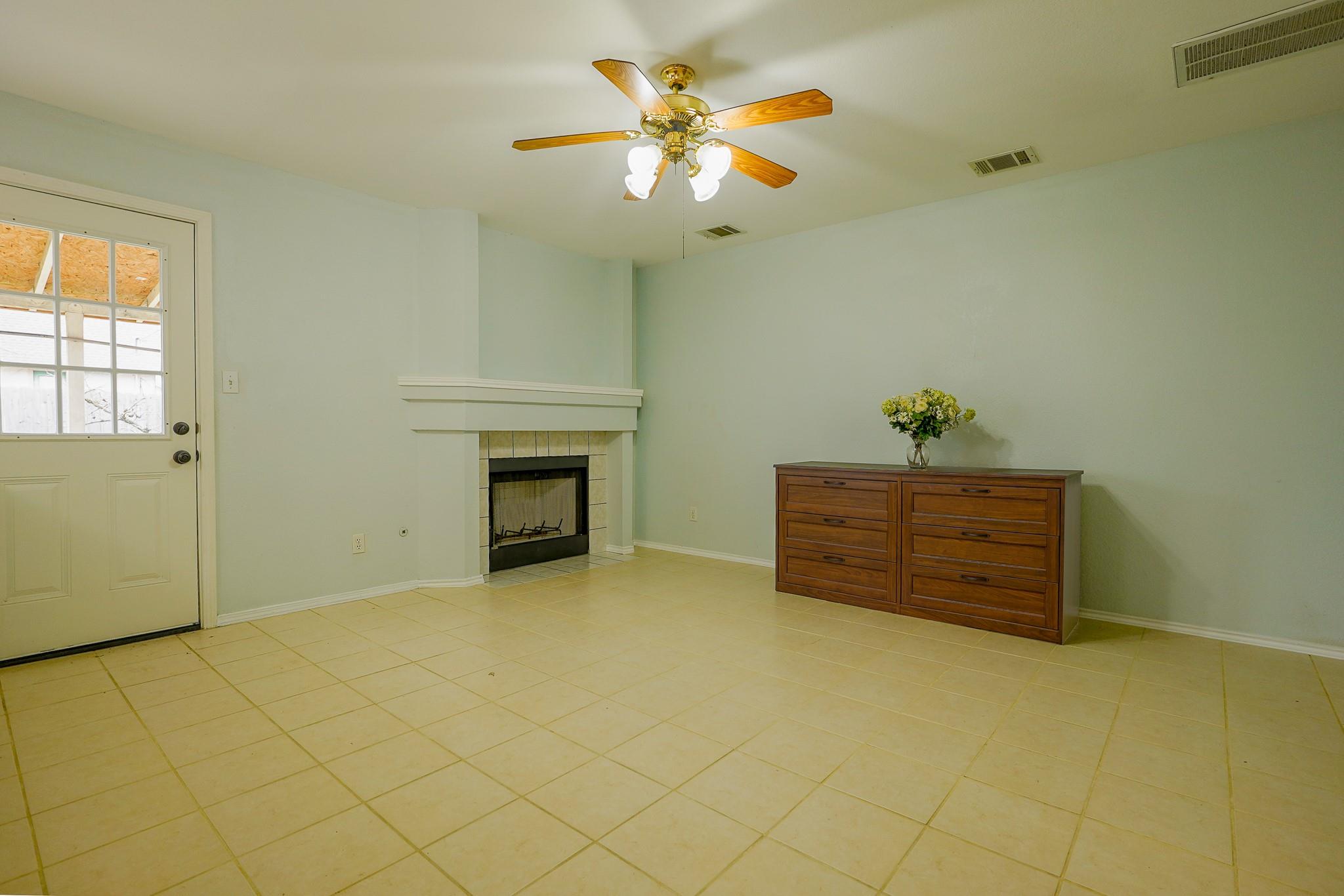 1712 Southwestern Dr, Round Rock, TX 78664