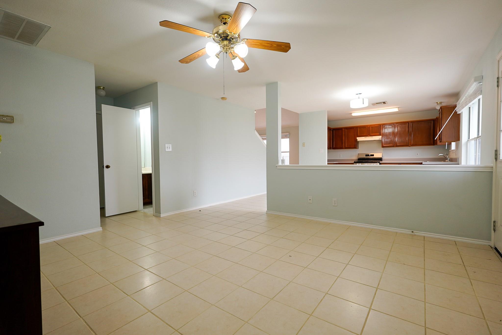 1712 Southwestern Dr, Round Rock, TX 78664